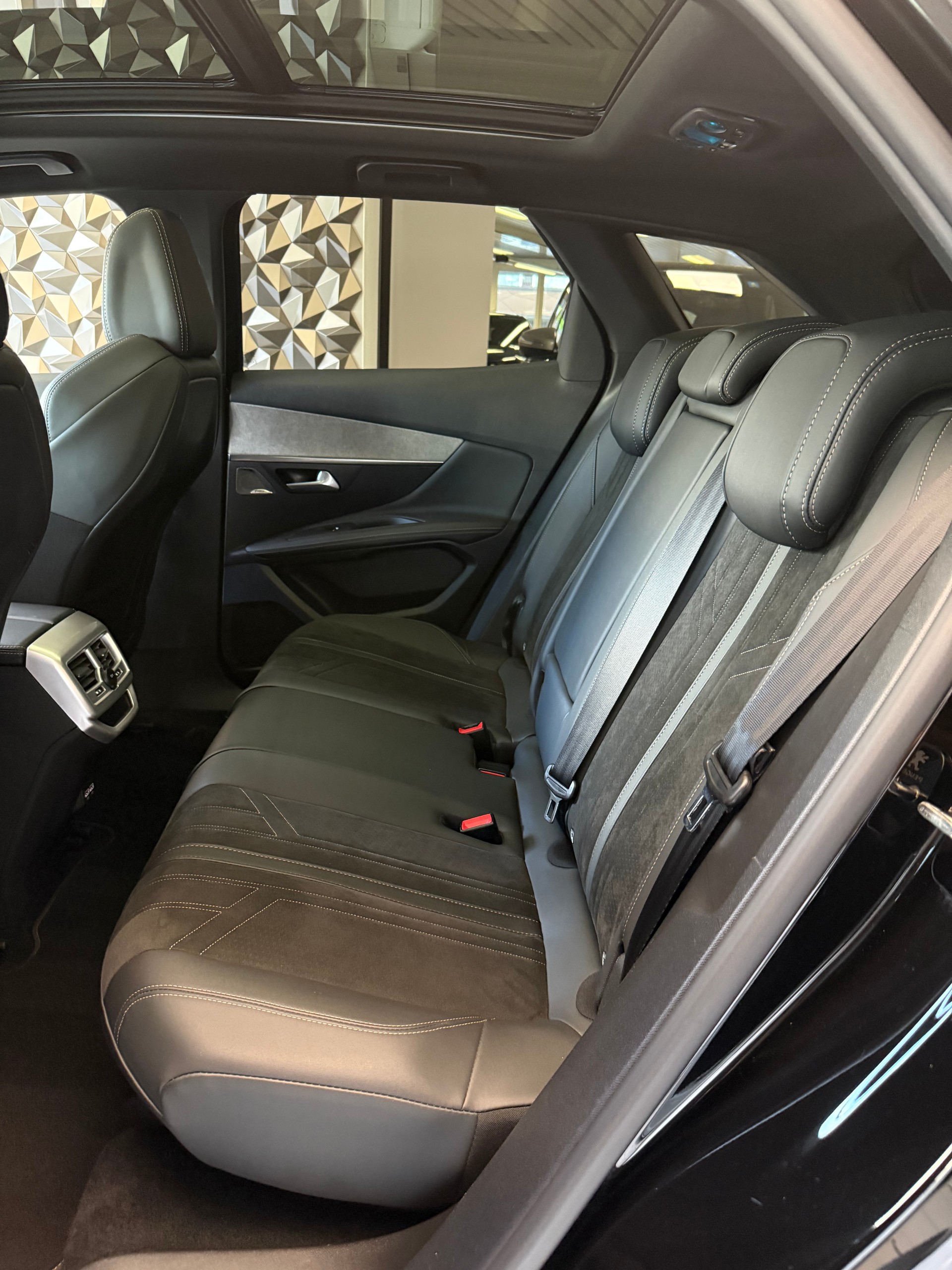 PEUGEOT 3008 1.6 PureTech GT Pack EAT8-image-8