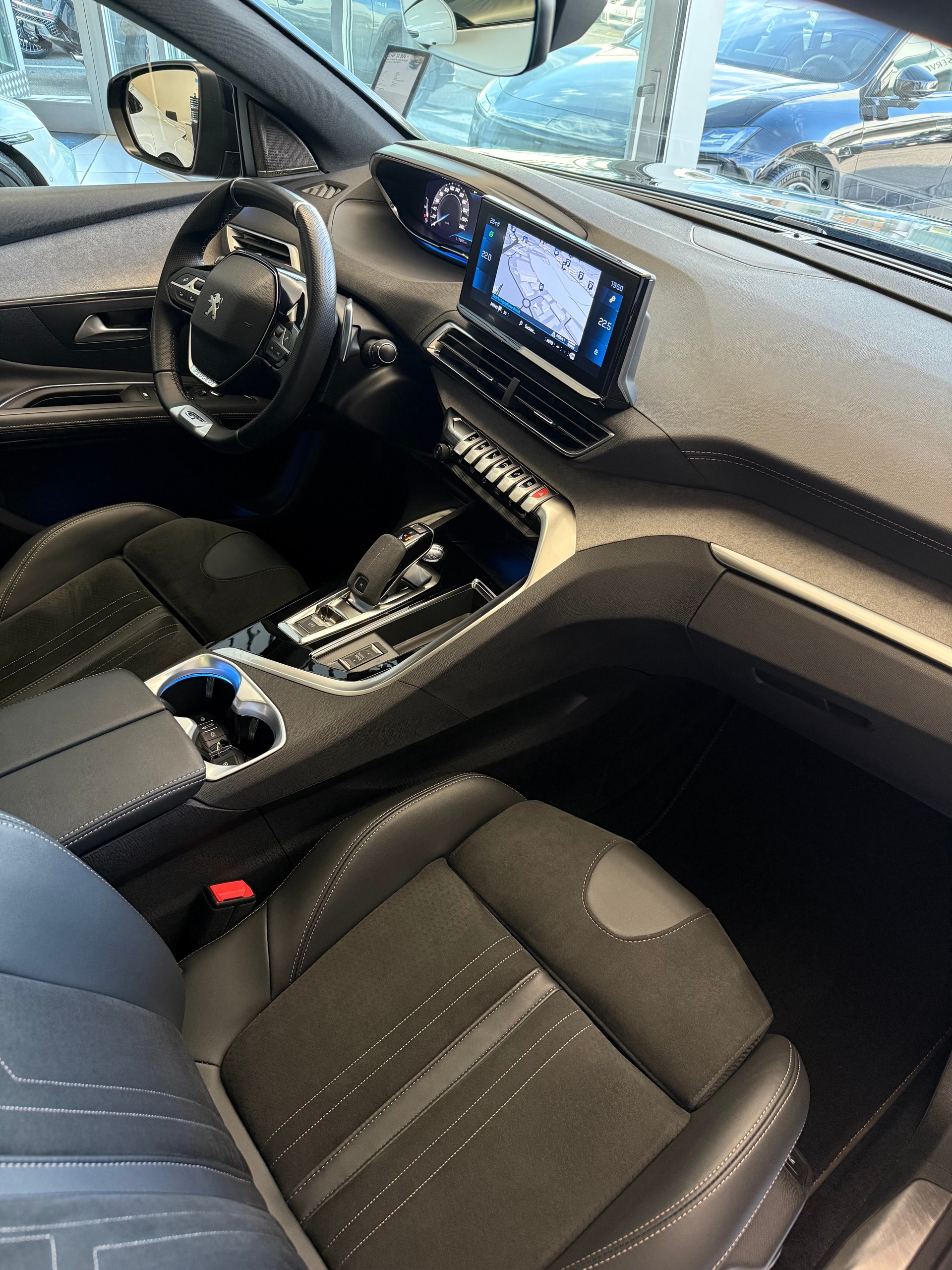 PEUGEOT 3008 1.6 PureTech GT Pack EAT8-image-14