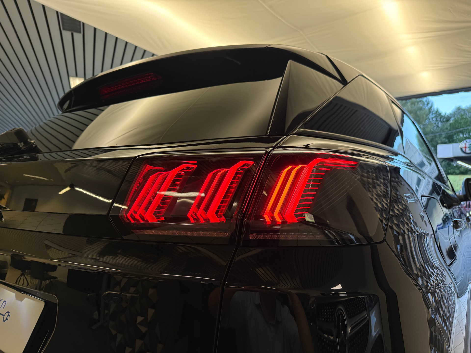 PEUGEOT 3008 1.6 PureTech GT Pack EAT8-image-27