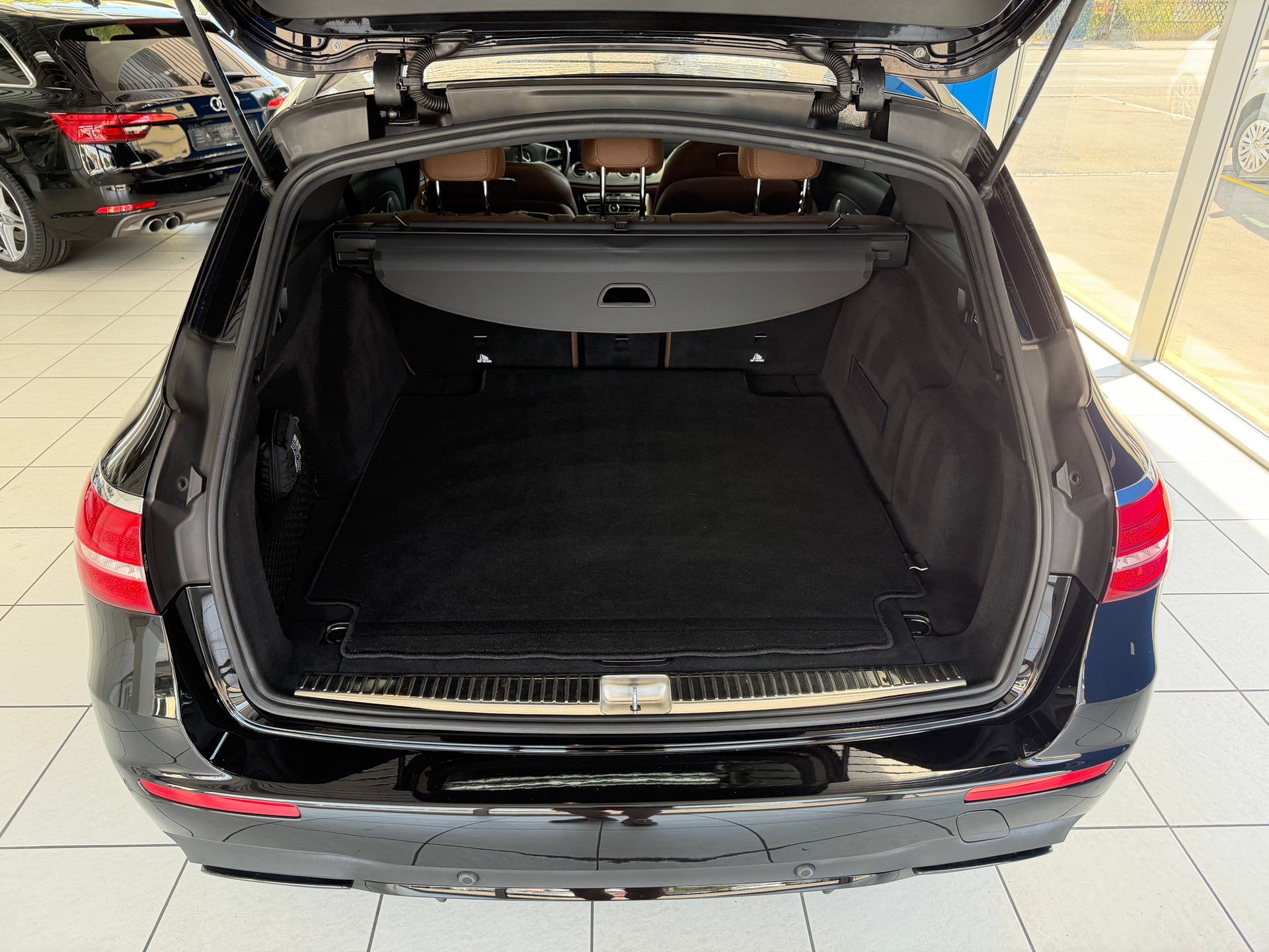 MERCEDES-BENZ E 43 AMG 4 Matic 9G-Tronic-image-9