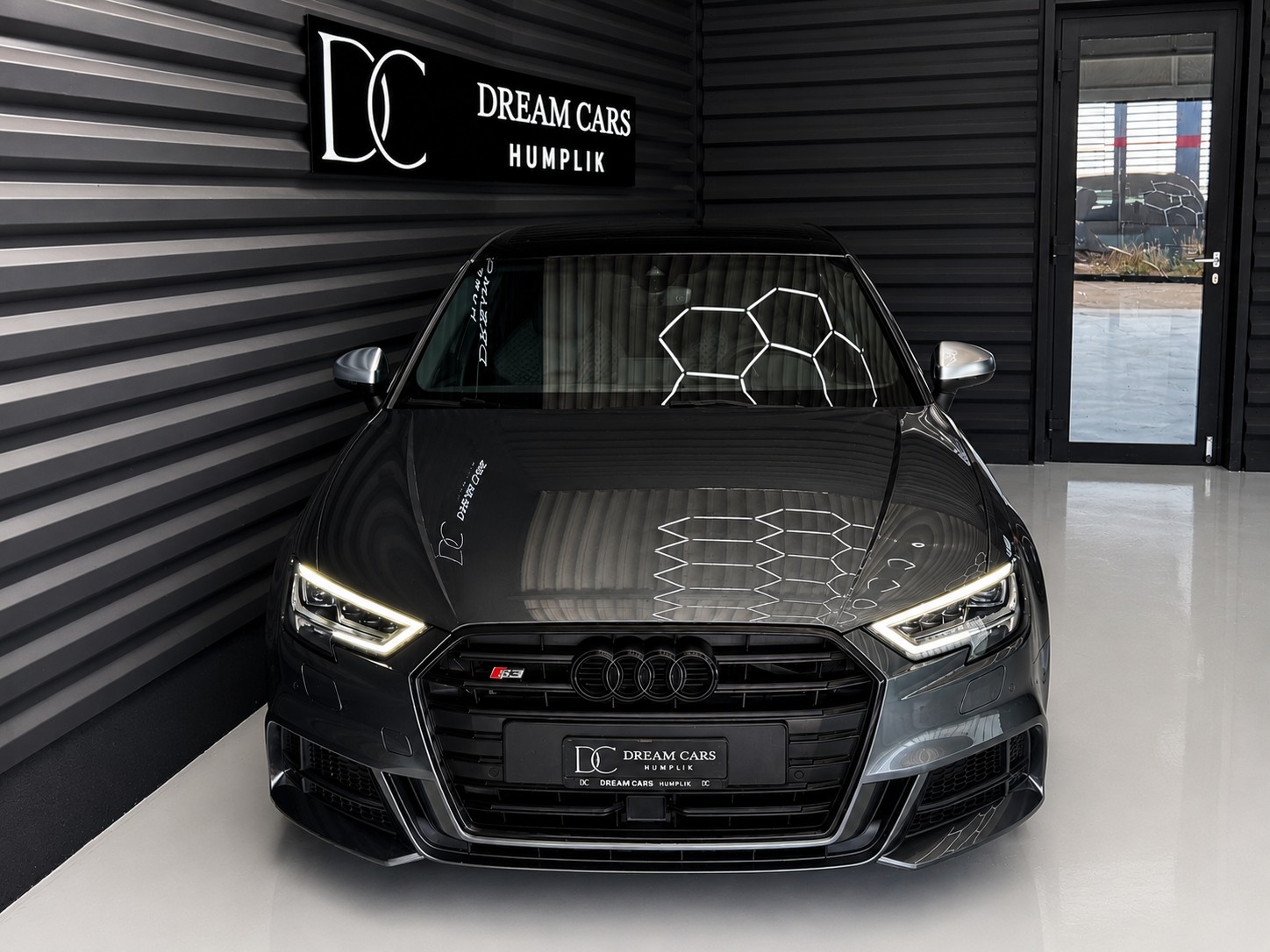 AUDI S3 Sportback 2.0 TFSI quattro S-tronic-image-2