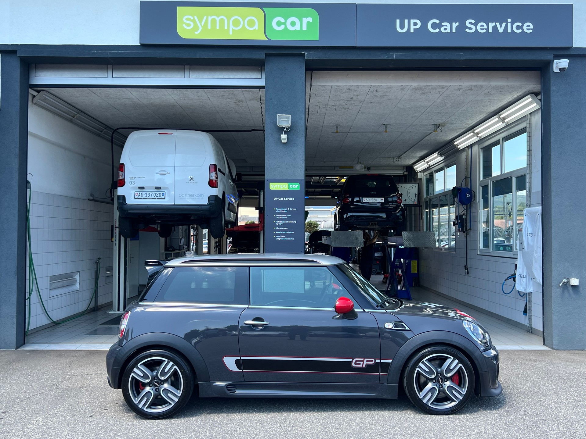 MINI Cooper John Cooper Works GP-showroom-element-3