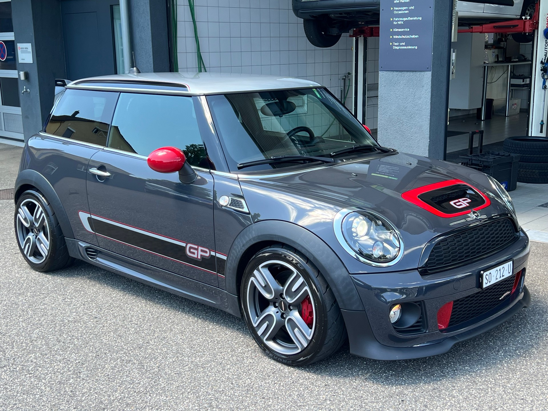 MINI Cooper John Cooper Works GP-showroom-element-2