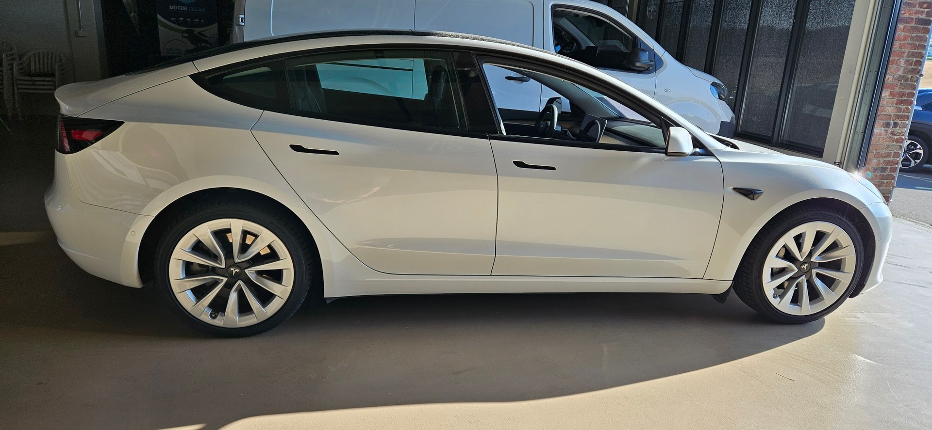 TESLA Model 3-image-2