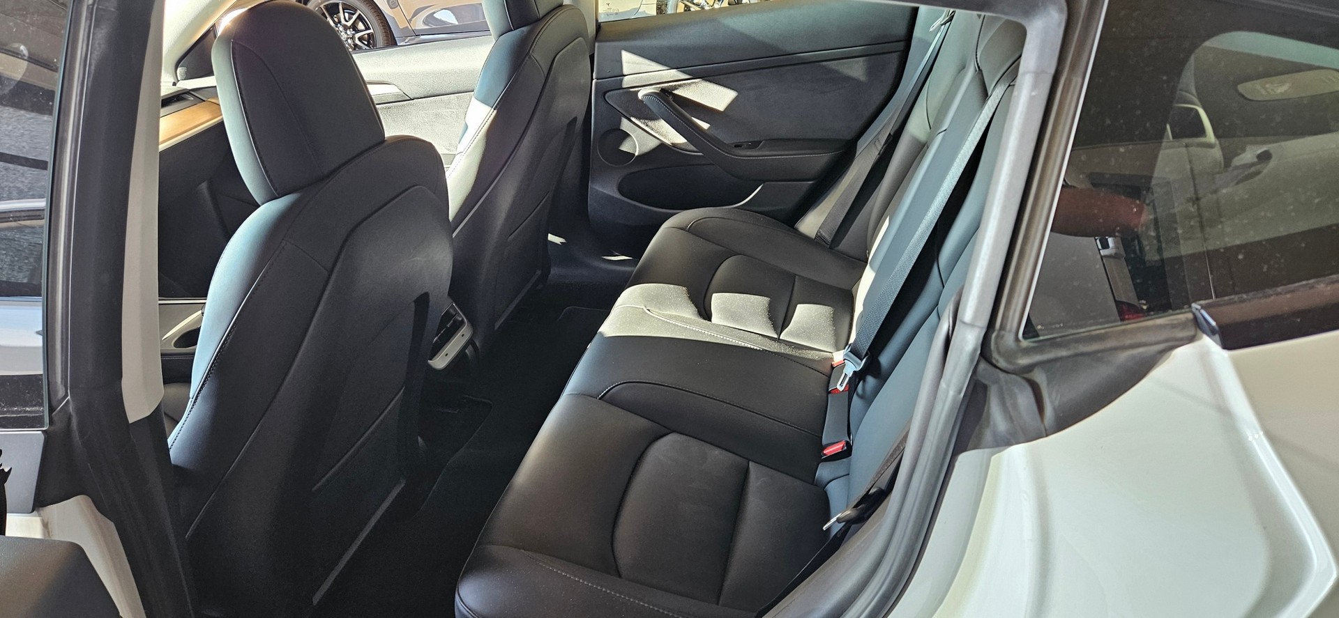 TESLA Model 3-image-11