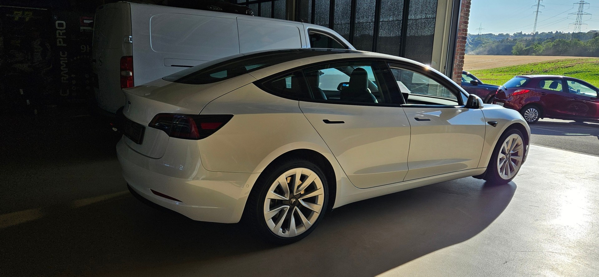 TESLA Model 3-image-3