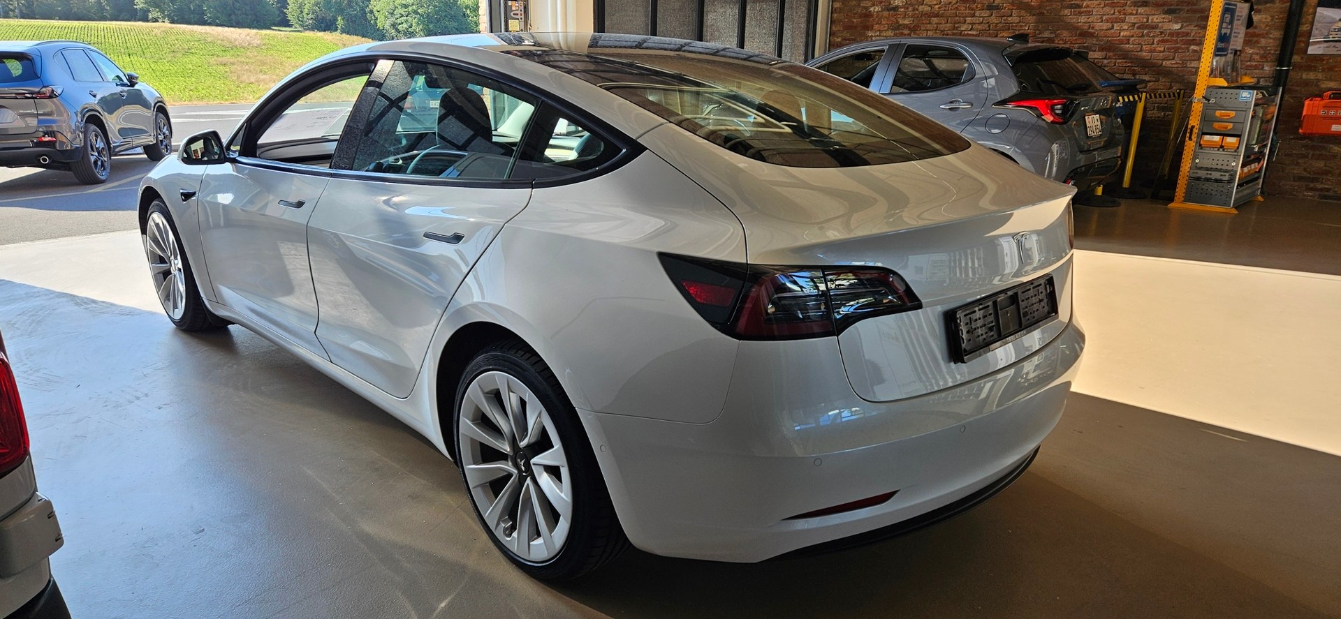 TESLA Model 3-image-5
