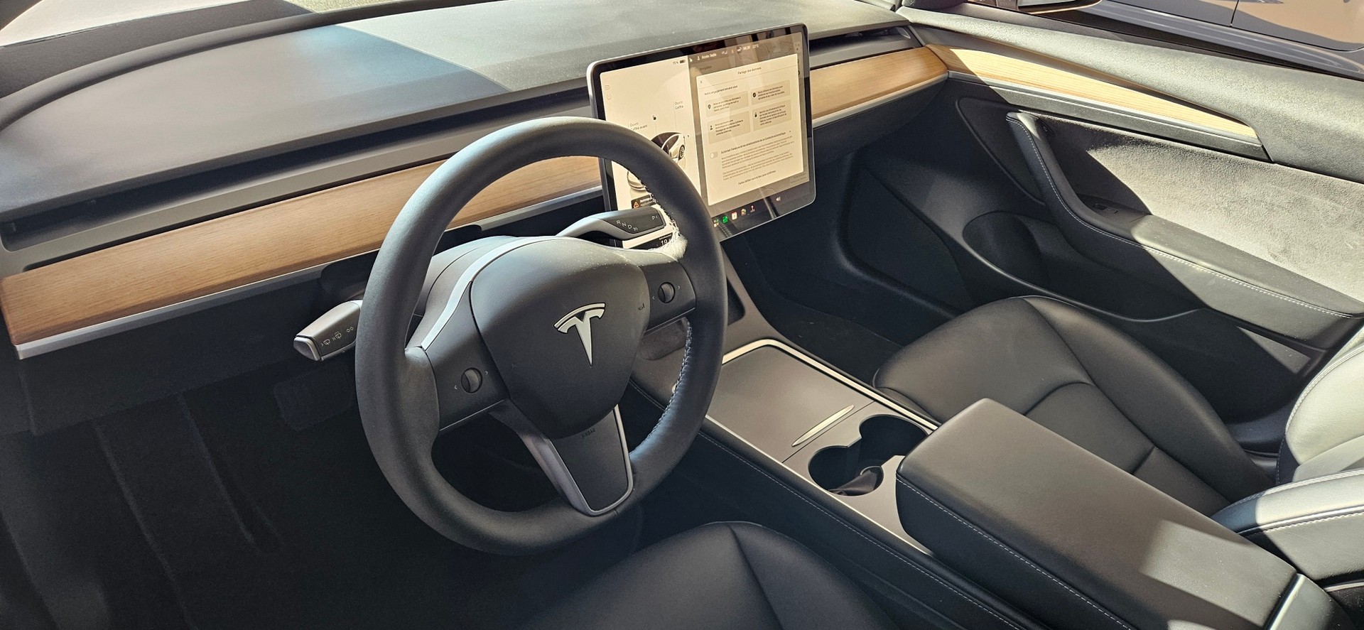 TESLA Model 3-image-9
