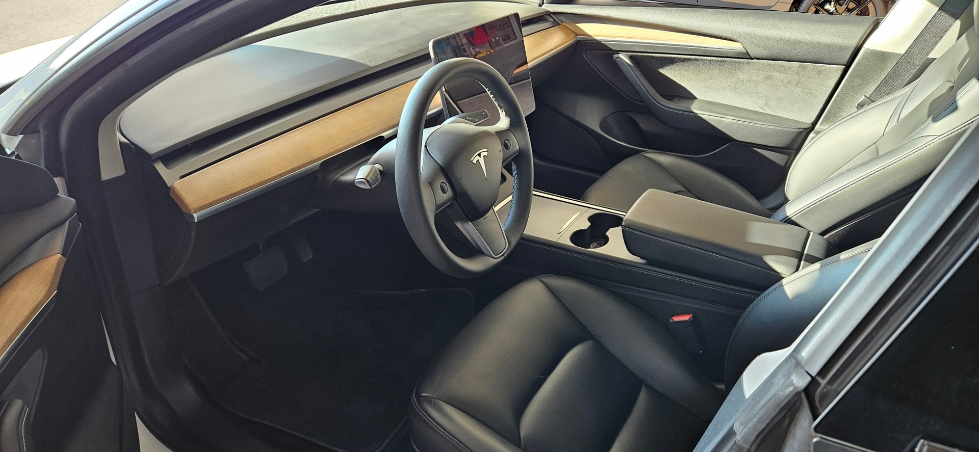 TESLA Model 3-image-7