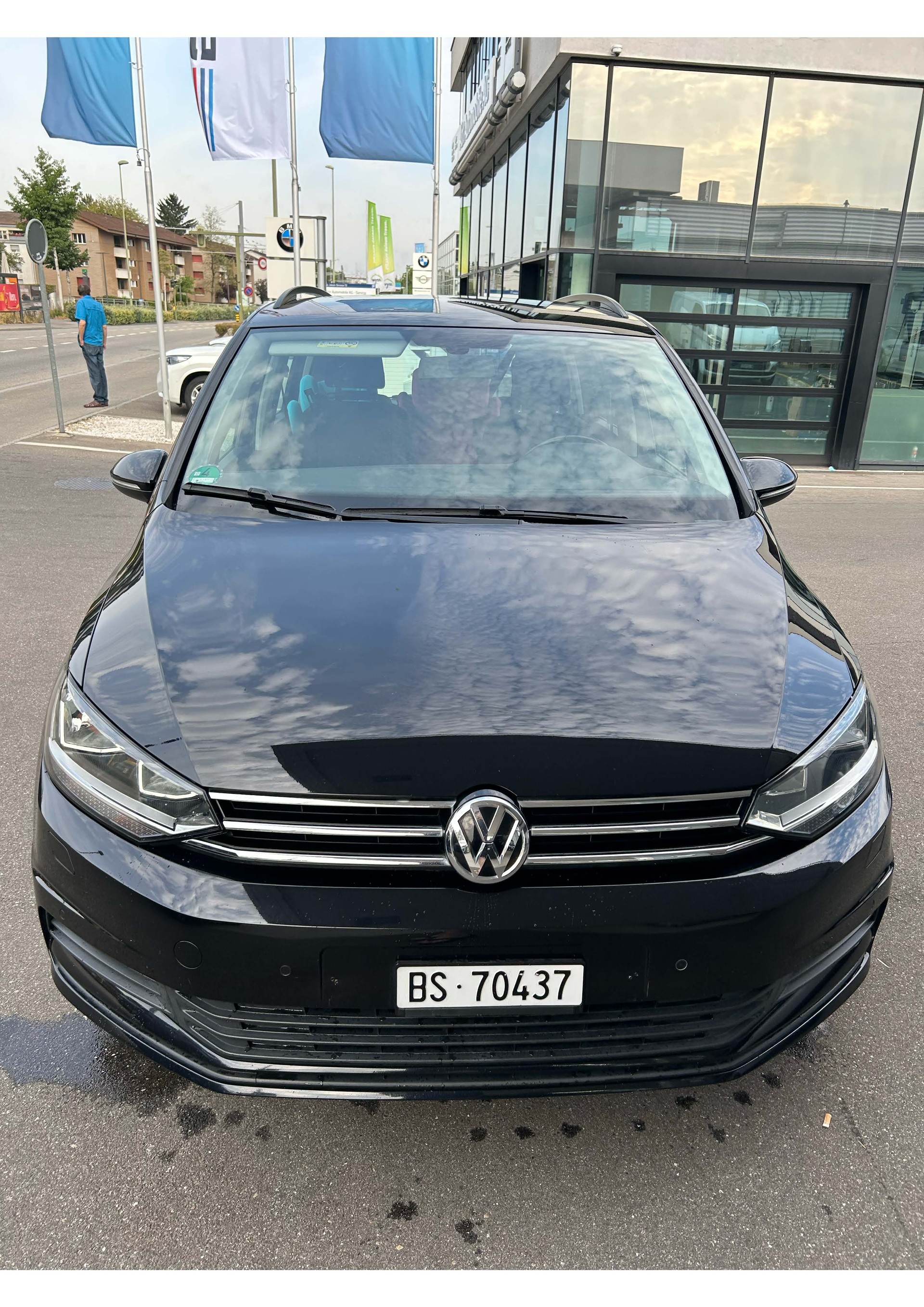 VW TOURAN-image-1