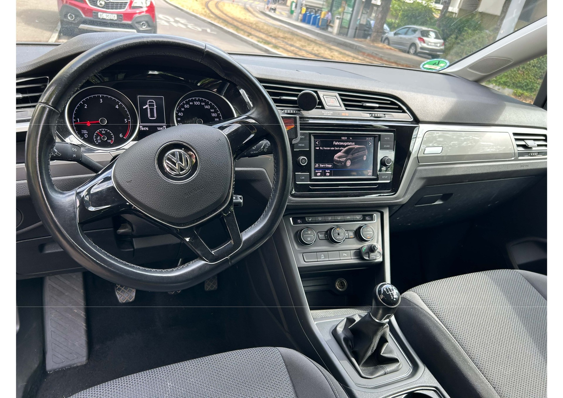 VW TOURAN-image-2