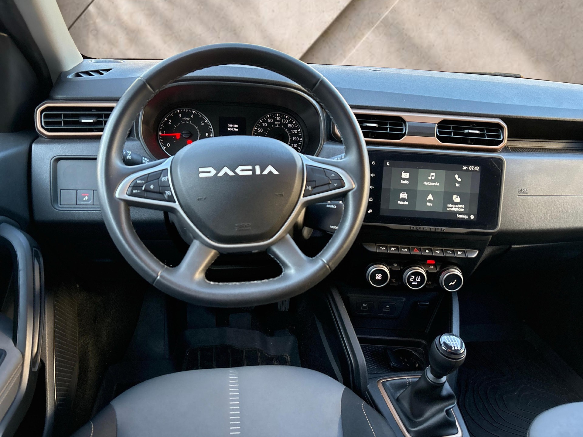DACIA Duster 1.3 TCe 150 Expression 4WD-image-8