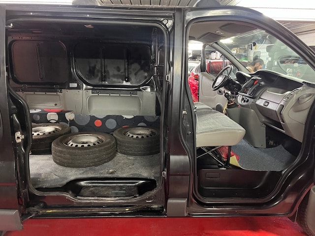 RENAULT Trafic 2.0 dCi 115 2.9t L1H1-image-4