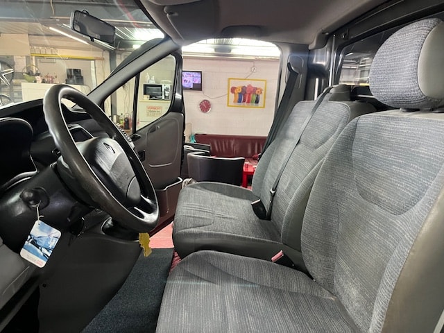 RENAULT Trafic 2.0 dCi 115 2.9t L1H1-image-6
