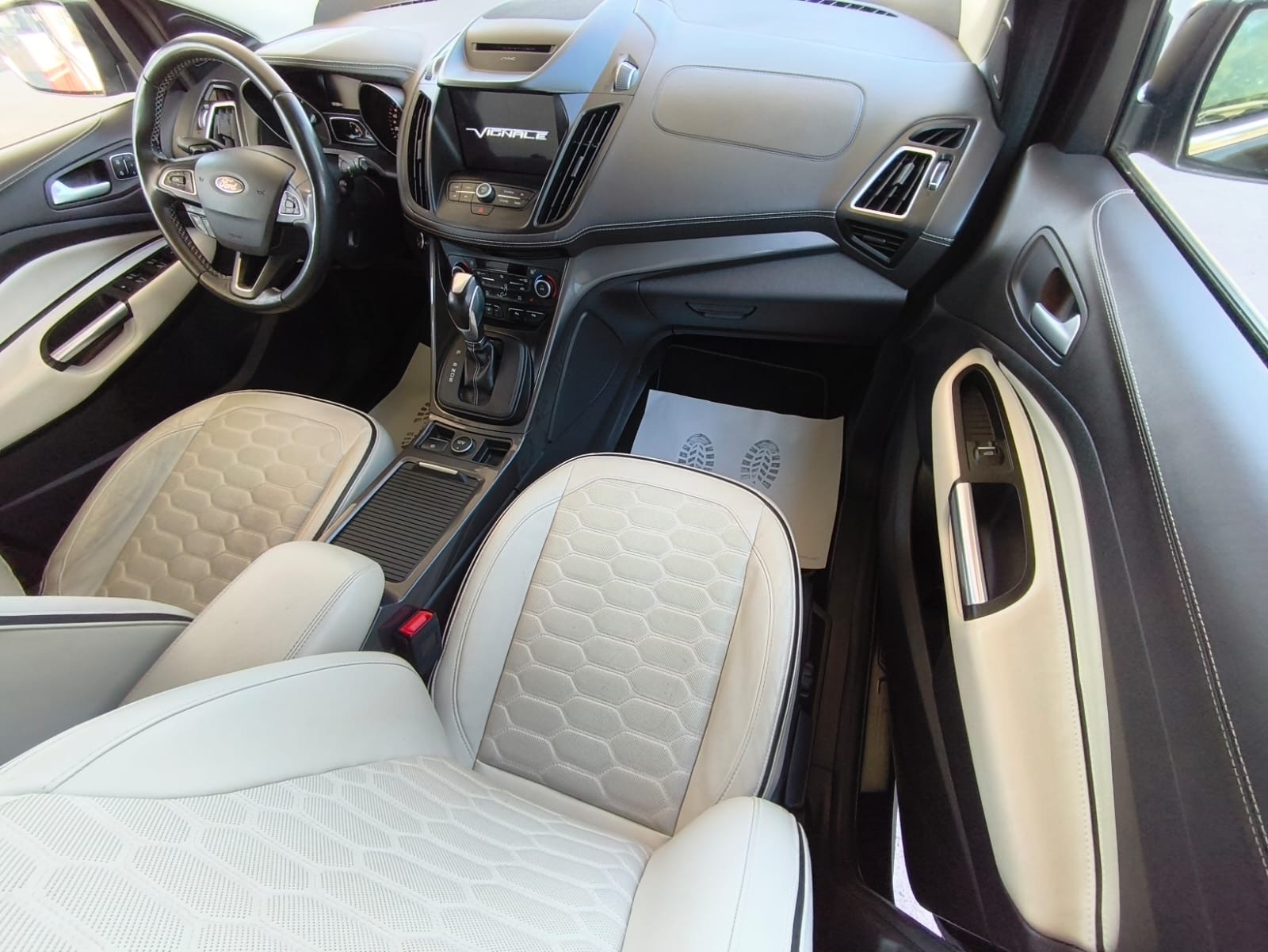 FORD Kuga 2.0 TDCi Vignale 4WD PowerShift-image-11