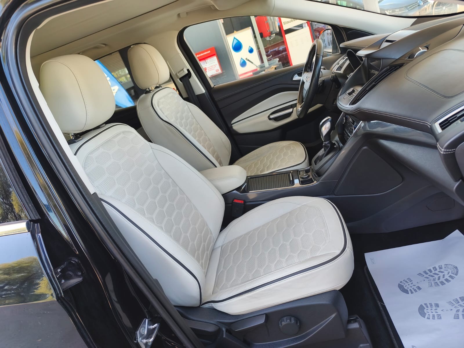 FORD Kuga 2.0 TDCi Vignale 4WD PowerShift-image-12
