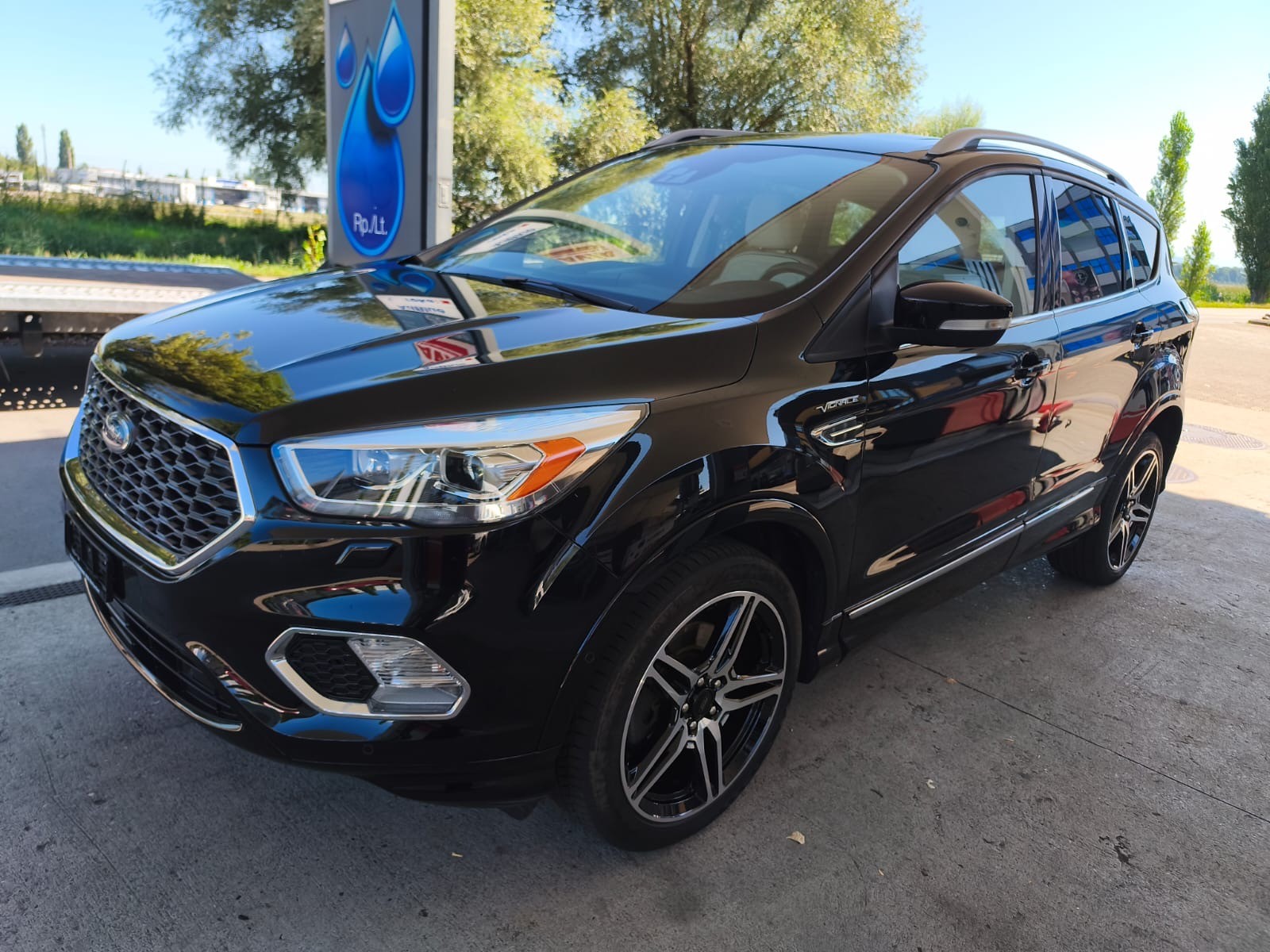 FORD Kuga 2.0 TDCi Vignale 4WD PowerShift-image-1