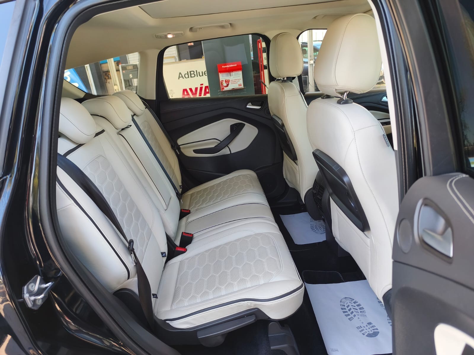 FORD Kuga 2.0 TDCi Vignale 4WD PowerShift-image-19