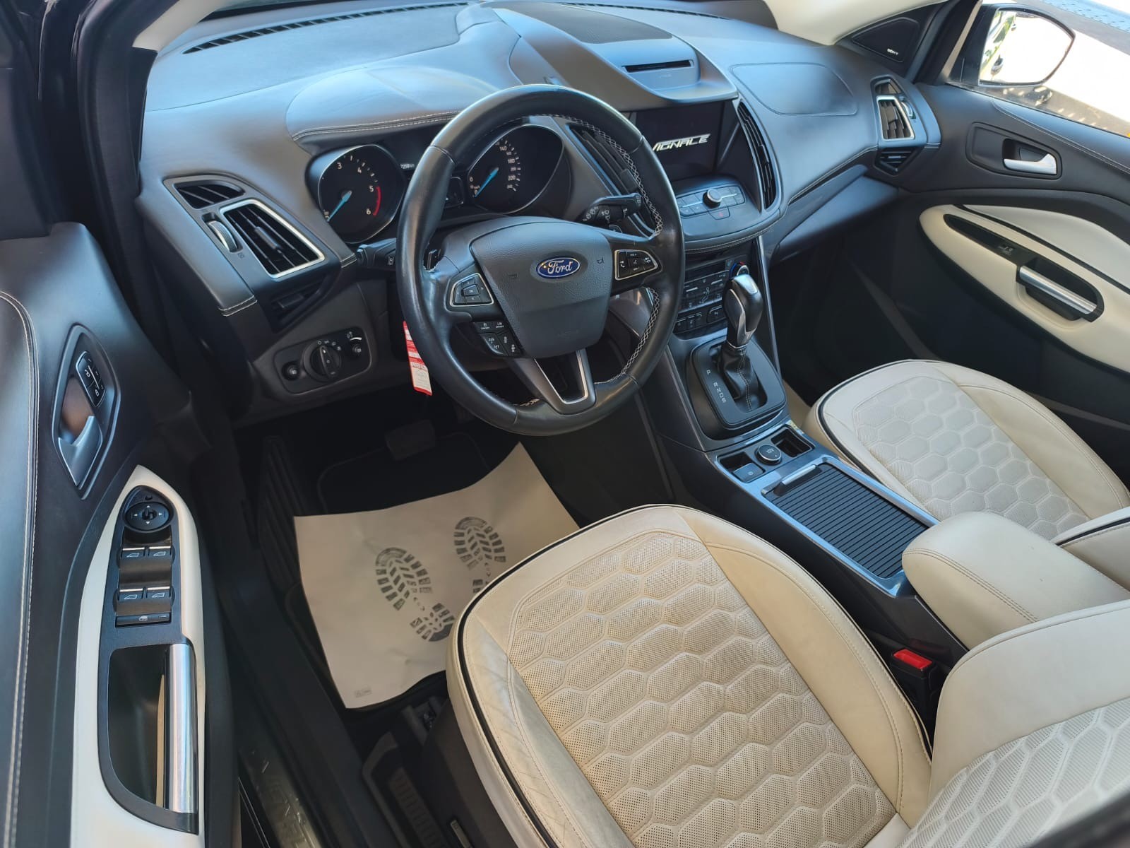 FORD Kuga 2.0 TDCi Vignale 4WD PowerShift-image-9