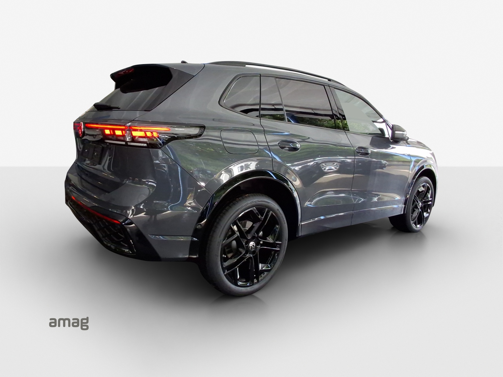 VW Tiguan 2.0 TSI DSG R-Line 4Motion-image-4