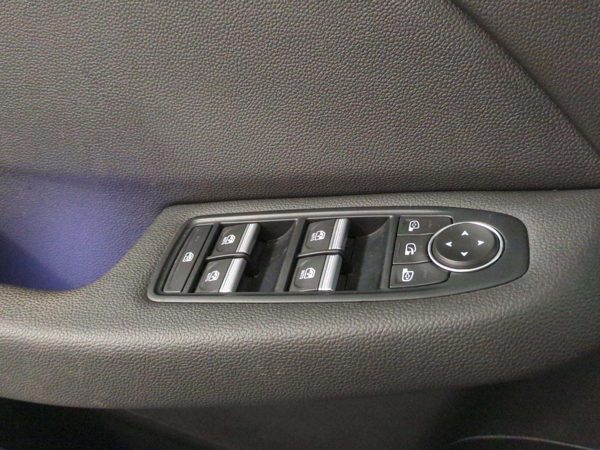 RENAULT Clio 1.6 E-Tech Intens-image-22