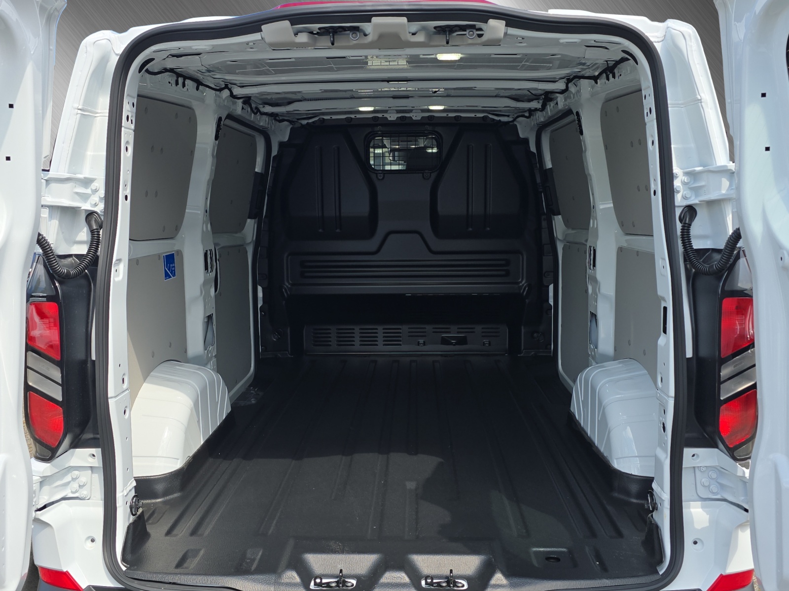 FORD Transit Custom Van 320 L1 Trend 2.5 PHEV-image-11