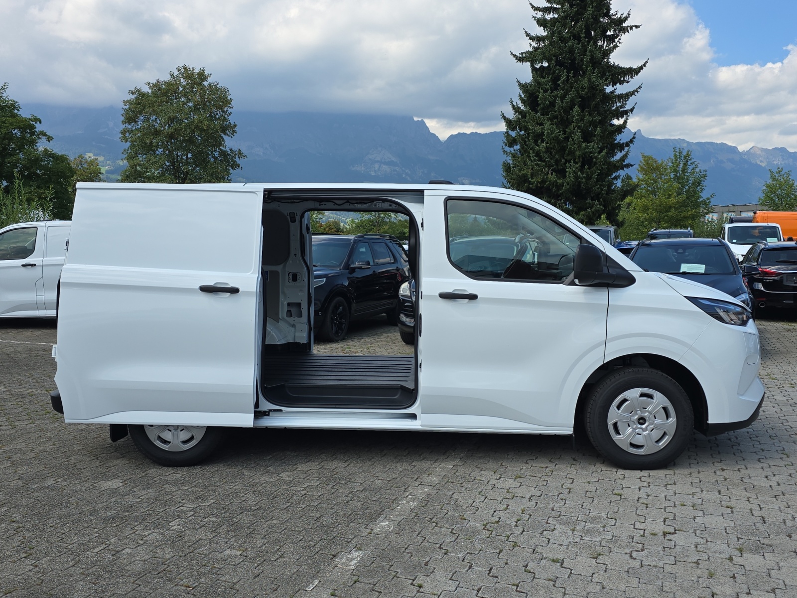 FORD Transit Custom Van 320 L1 Trend 2.5 PHEV-image-12