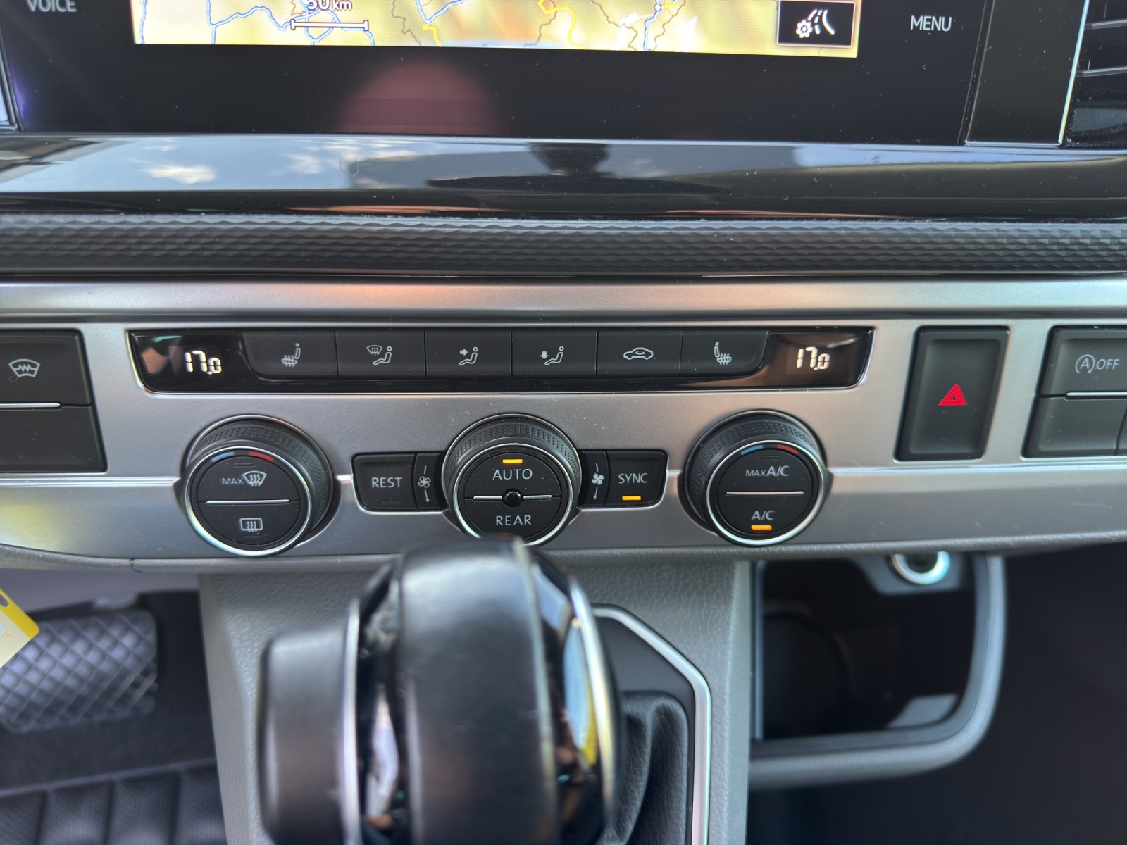VW T6.1 2.0 TDI 4Motion DSG-image-11