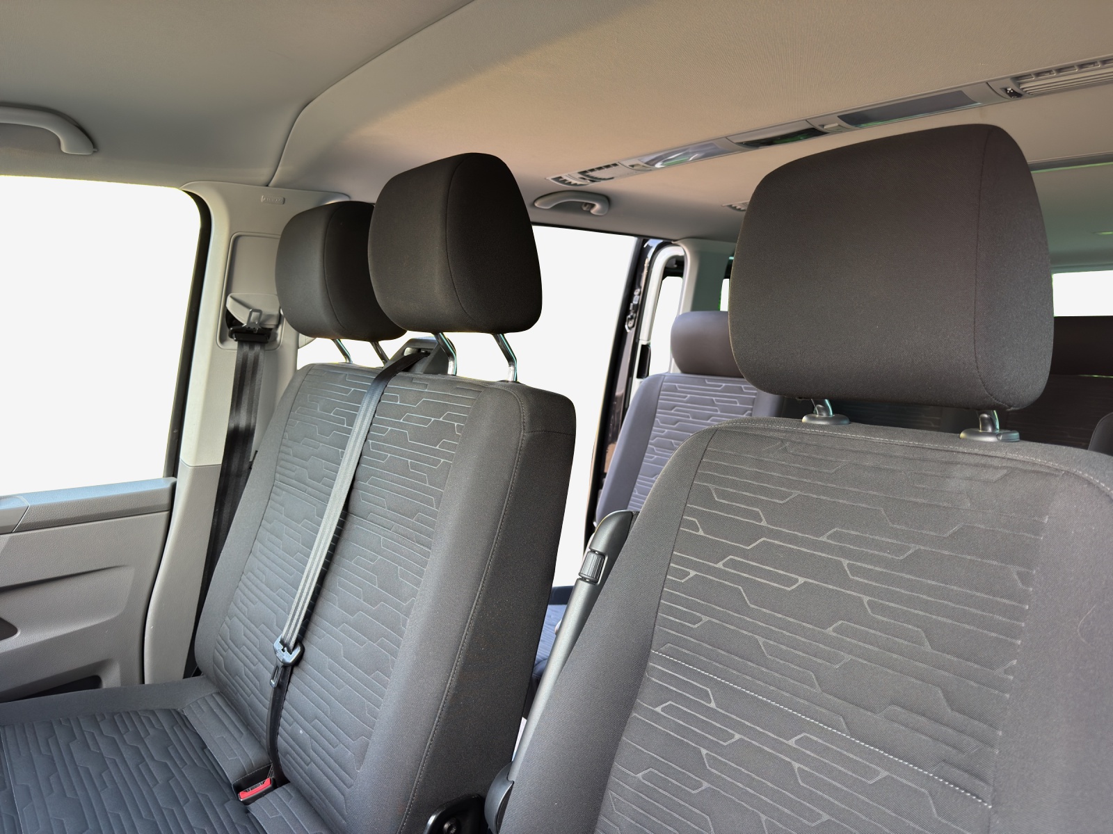 VW T6.1 2.0 TDI 4Motion DSG-image-6