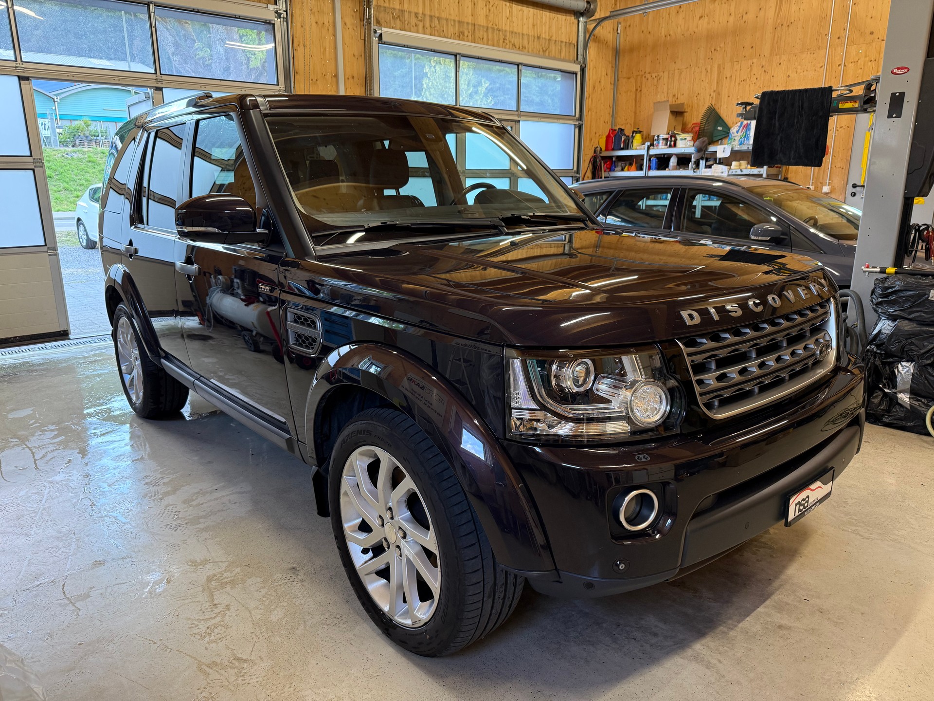 LAND ROVER Discovery 3.0 TDV6 HSE Automatic-image-2