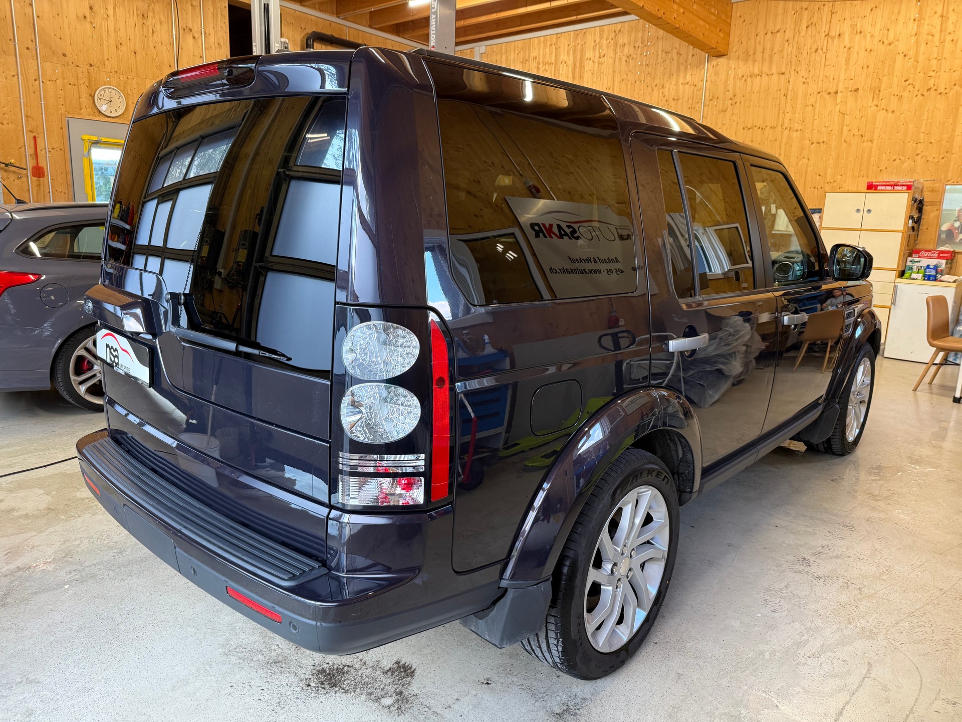 LAND ROVER Discovery 3.0 TDV6 HSE Automatic-image-3