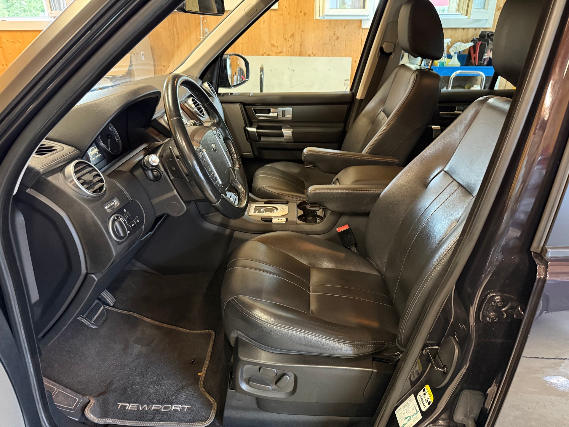 LAND ROVER Discovery 3.0 TDV6 HSE Automatic-image-6