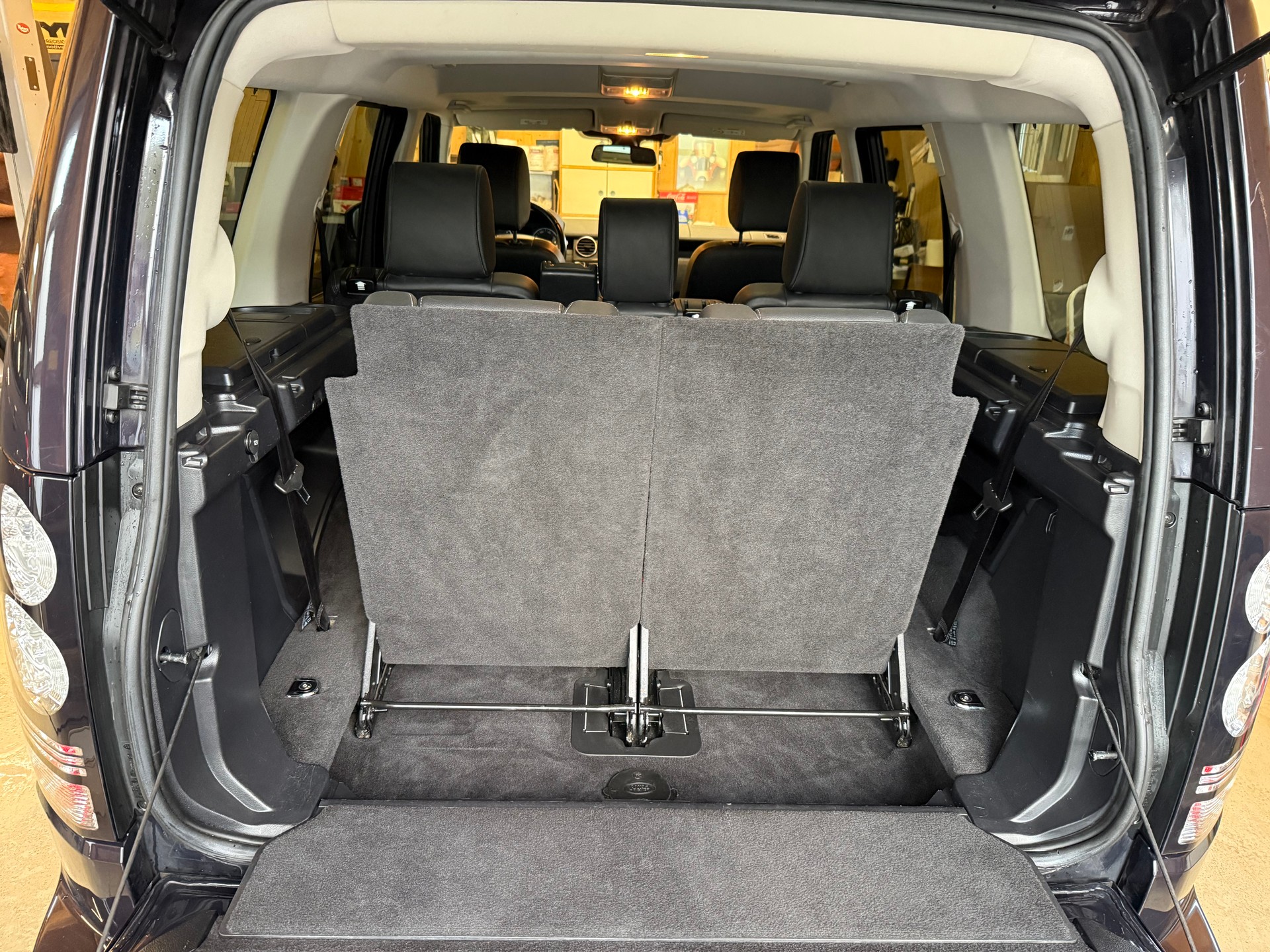 LAND ROVER Discovery 3.0 TDV6 HSE Automatic-image-17