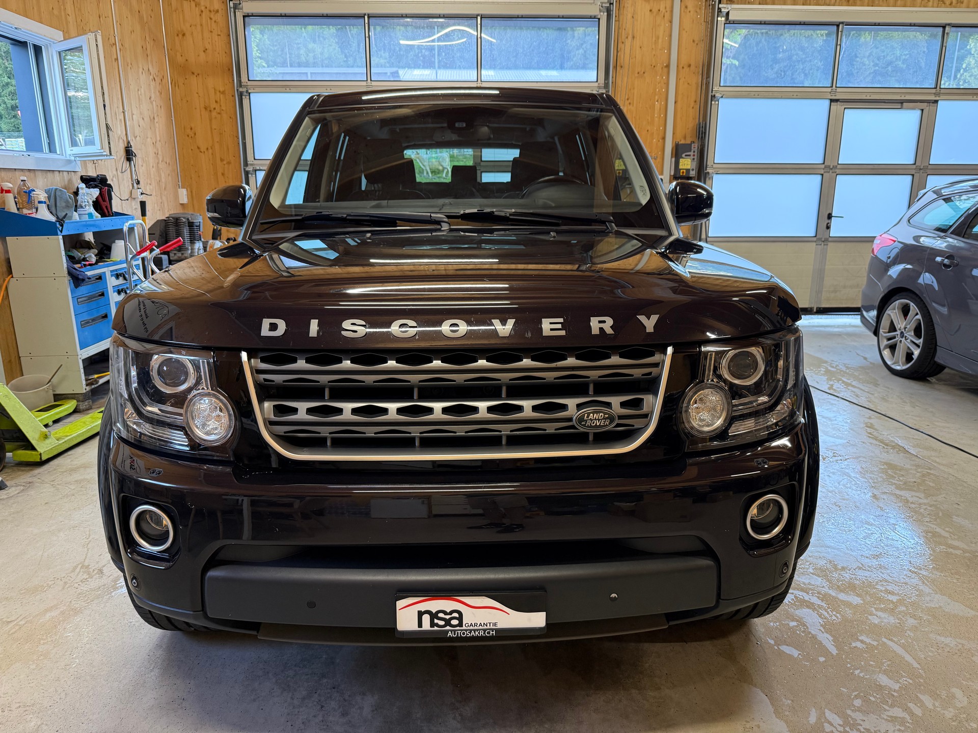 LAND ROVER Discovery 3.0 TDV6 HSE Automatic-image-1