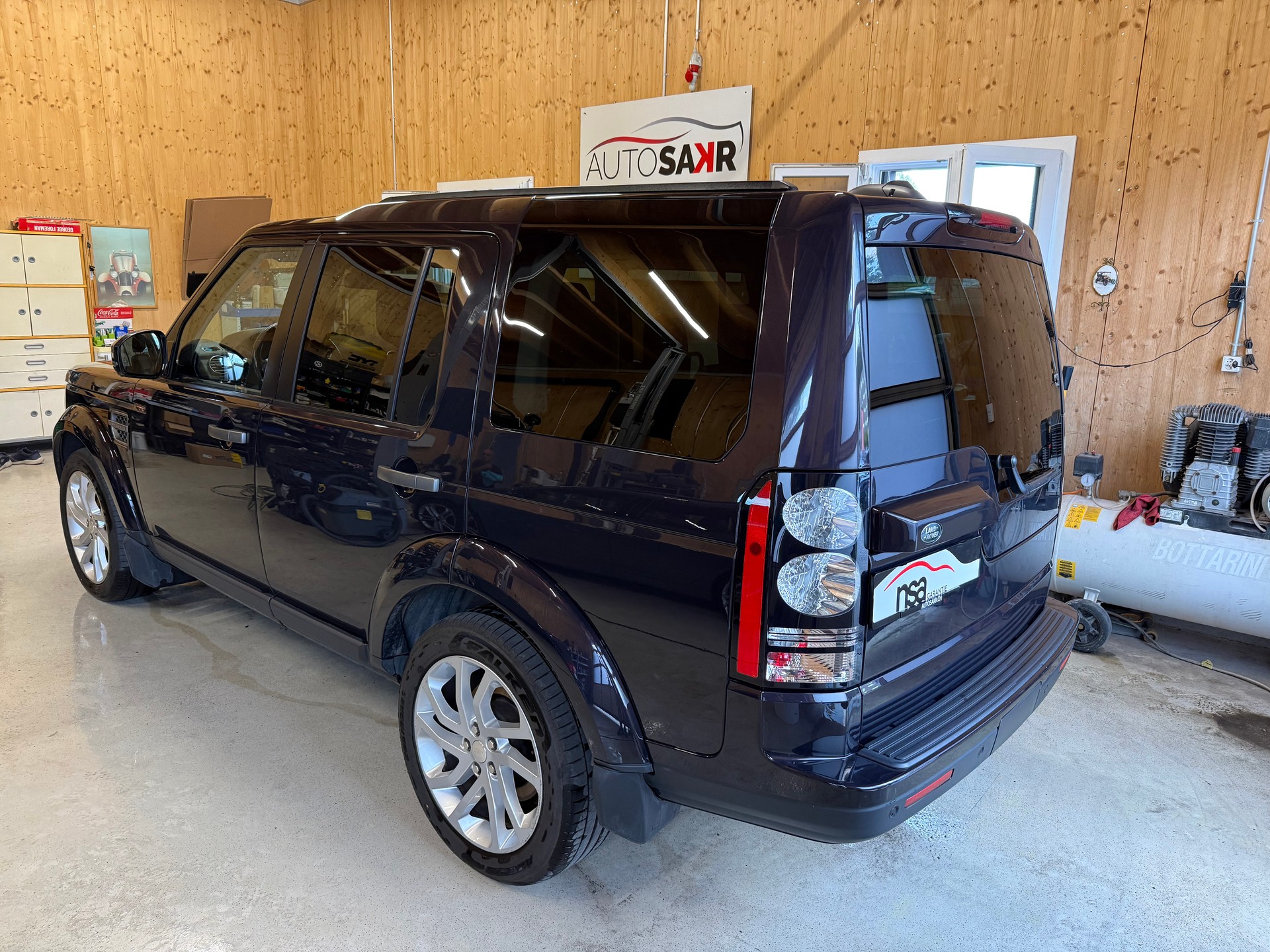 LAND ROVER Discovery 3.0 TDV6 HSE Automatic-image-5