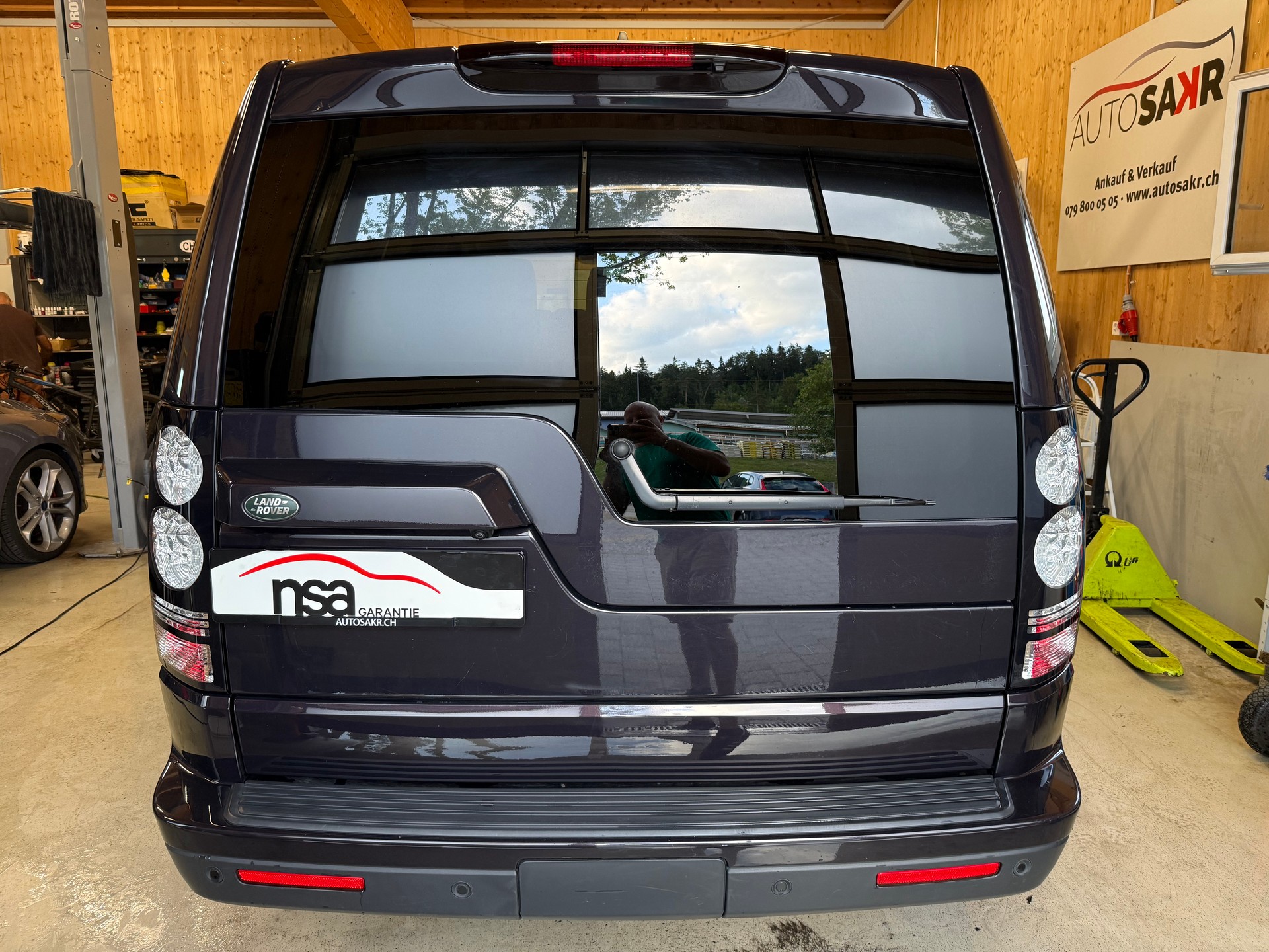 LAND ROVER Discovery 3.0 TDV6 HSE Automatic-image-4