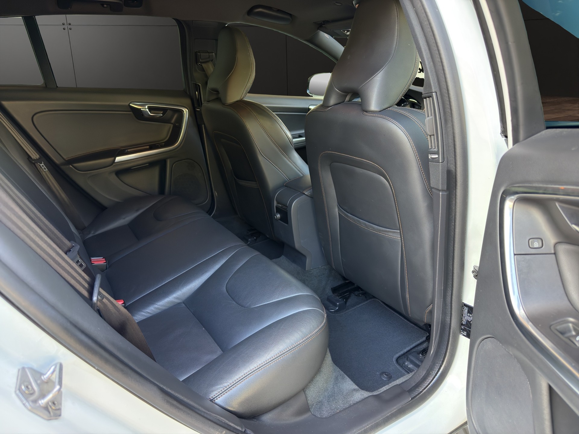 VOLVO V60 Cross Country D4 Summum Geartronic-image-11