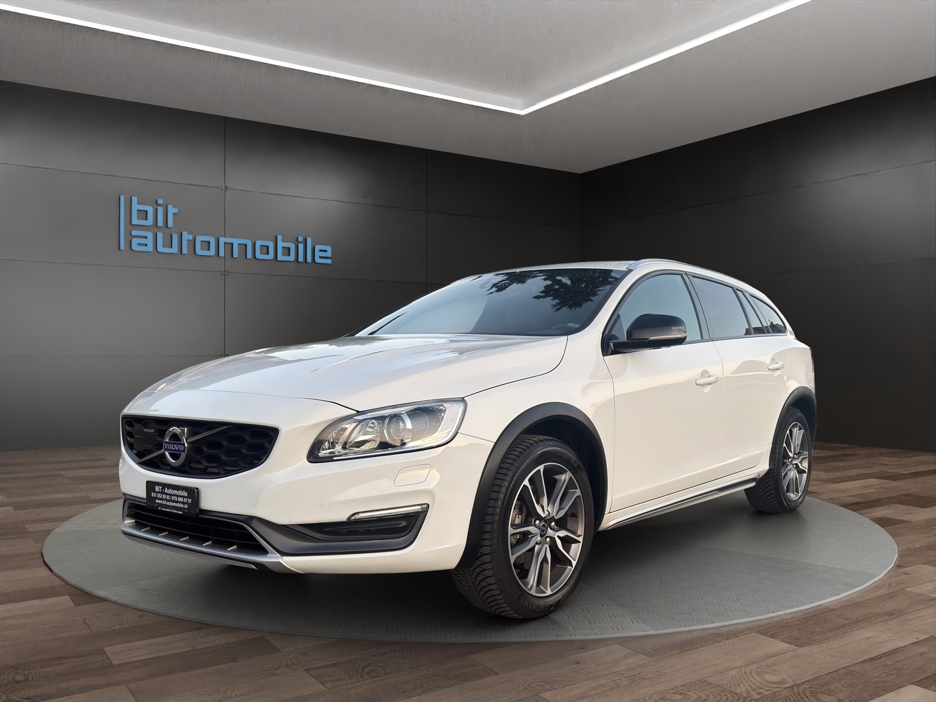 VOLVO V60 Cross Country D4 Summum Geartronic-image-0