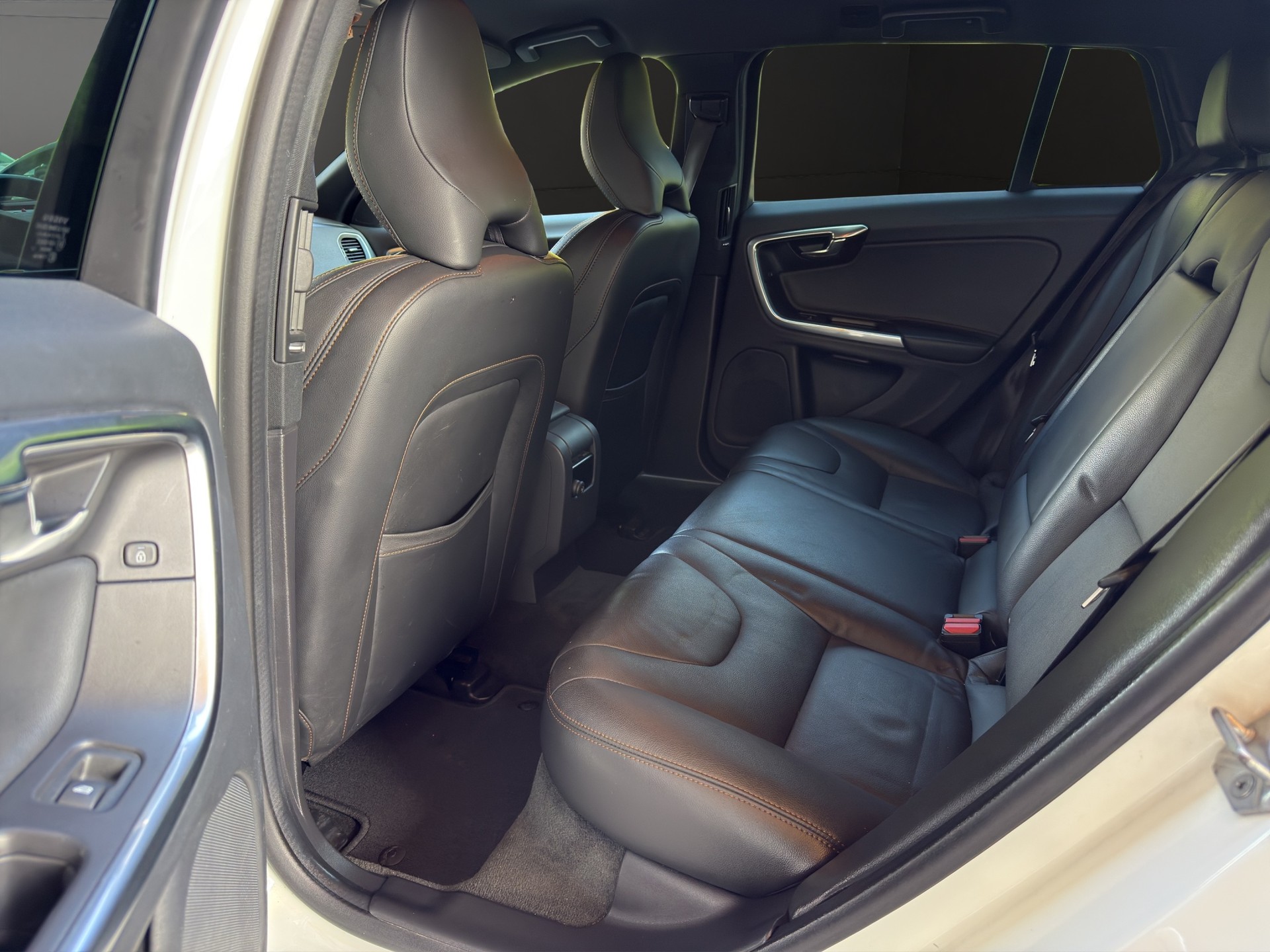 VOLVO V60 Cross Country D4 Summum Geartronic-image-14