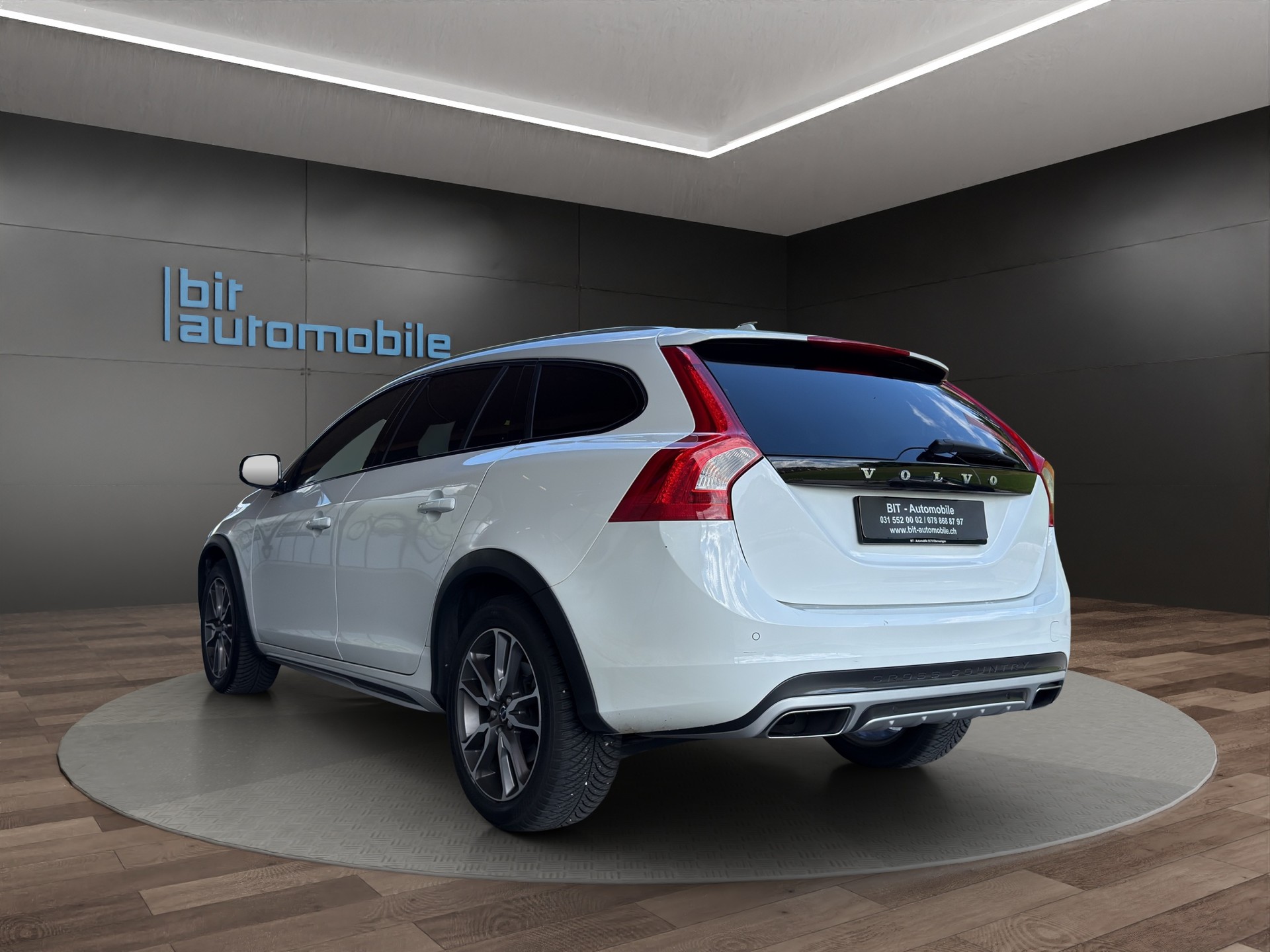 VOLVO V60 Cross Country D4 Summum Geartronic-image-4