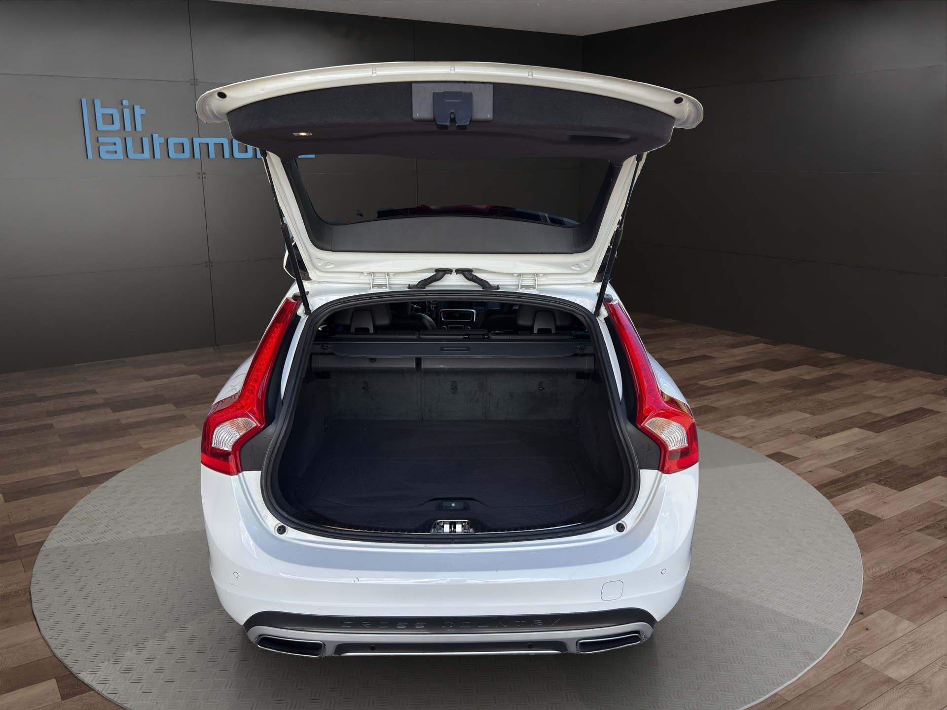 VOLVO V60 Cross Country D4 Summum Geartronic-image-6