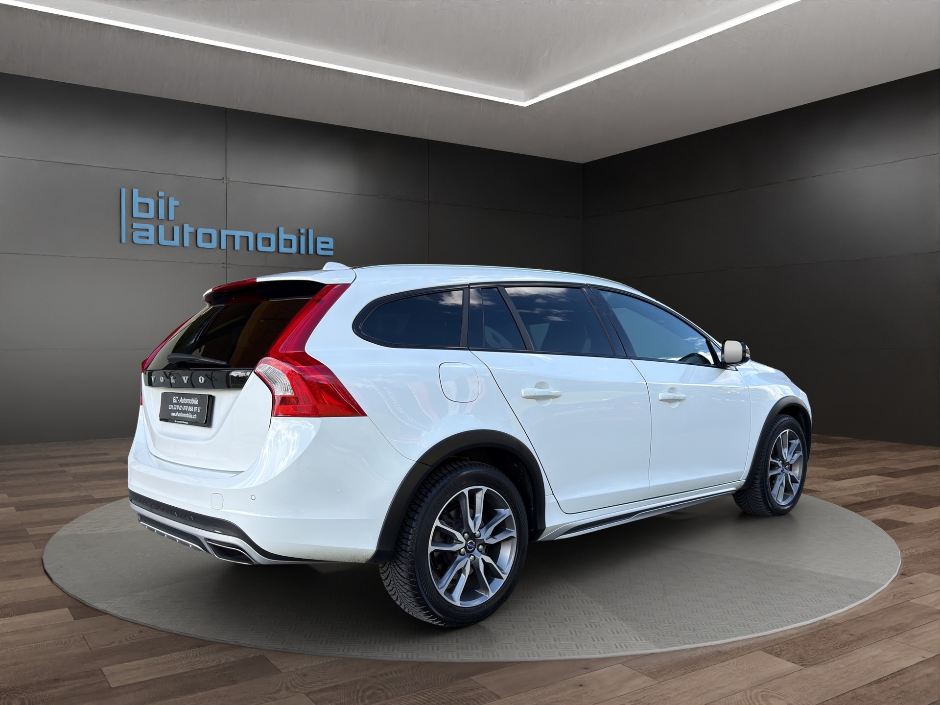VOLVO V60 Cross Country D4 Summum Geartronic-image-7