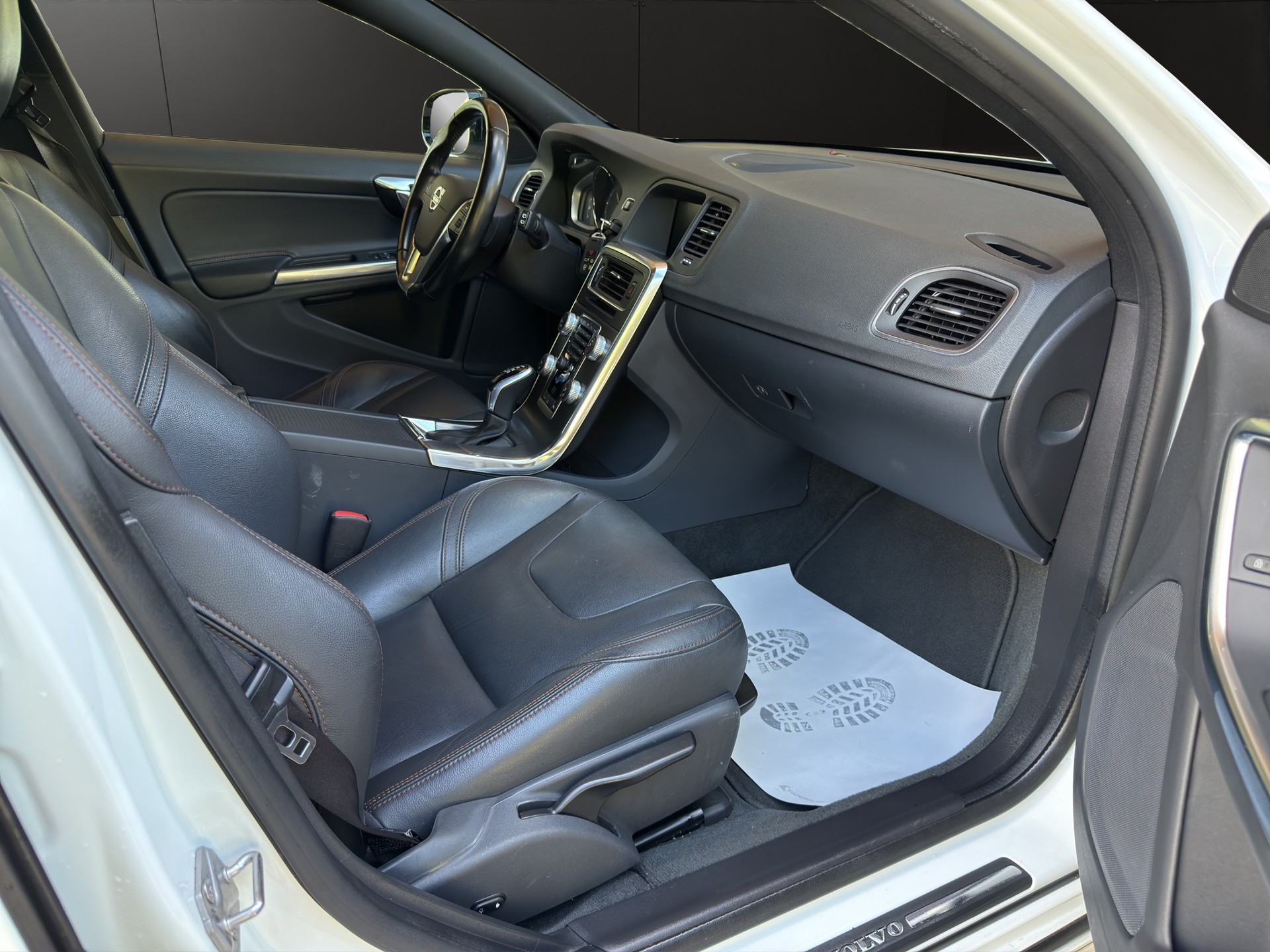 VOLVO V60 Cross Country D4 Summum Geartronic-image-10
