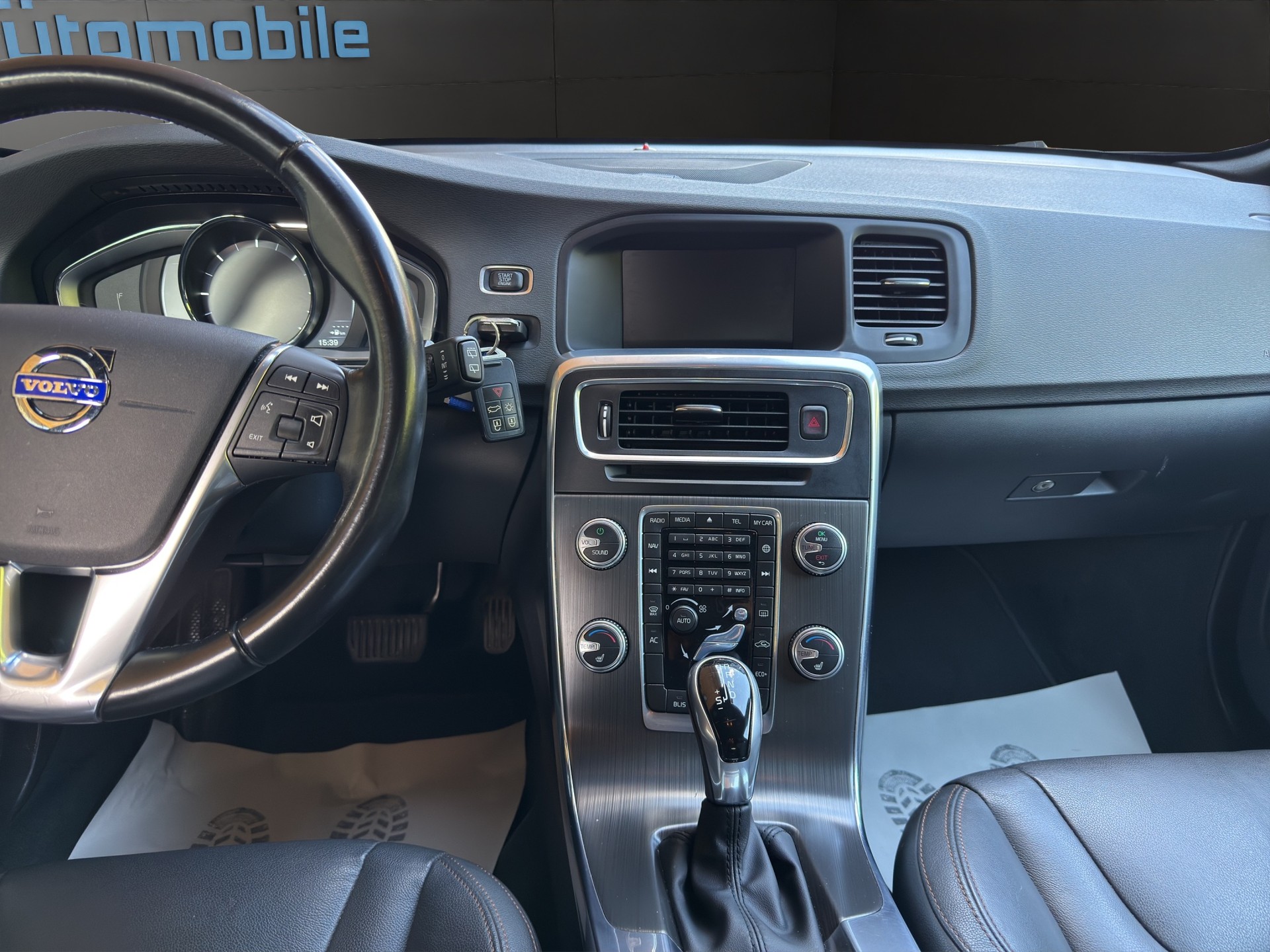 VOLVO V60 Cross Country D4 Summum Geartronic-image-15