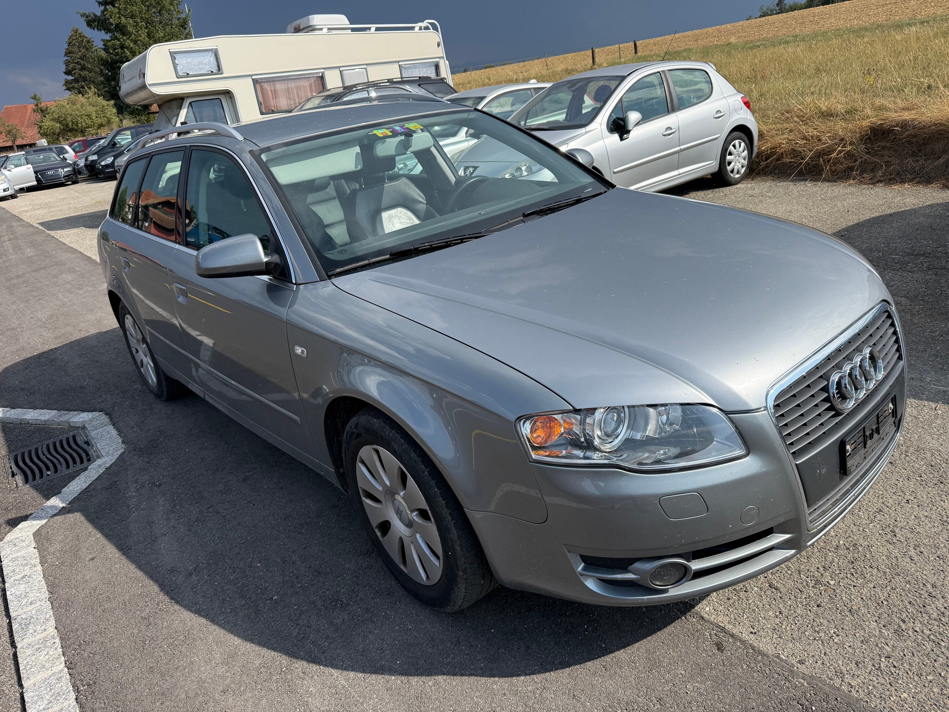 AUDI A4 Avant 2.0 Turbo FSI-image-1