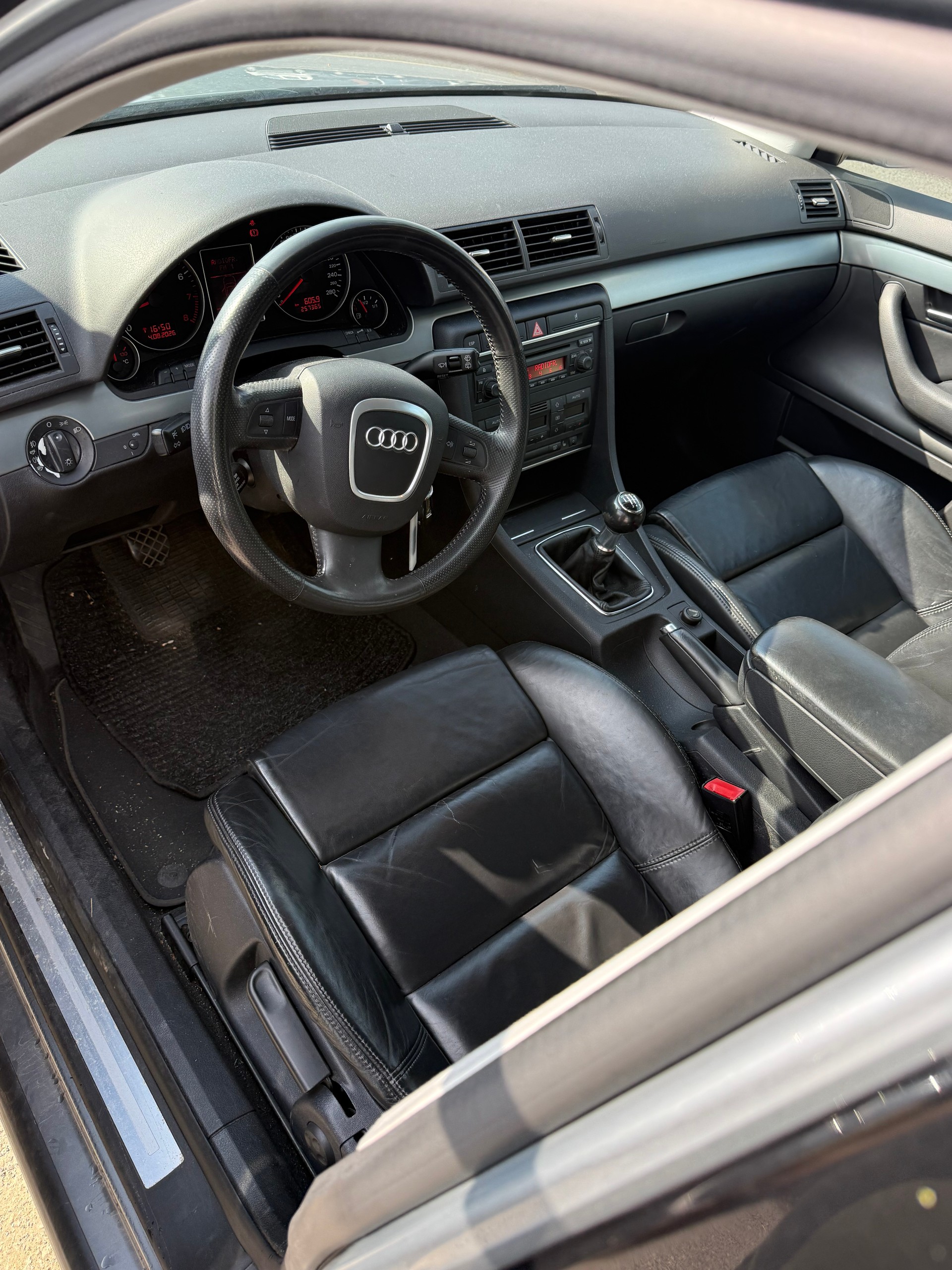 AUDI A4 Avant 2.0 Turbo FSI-image-5