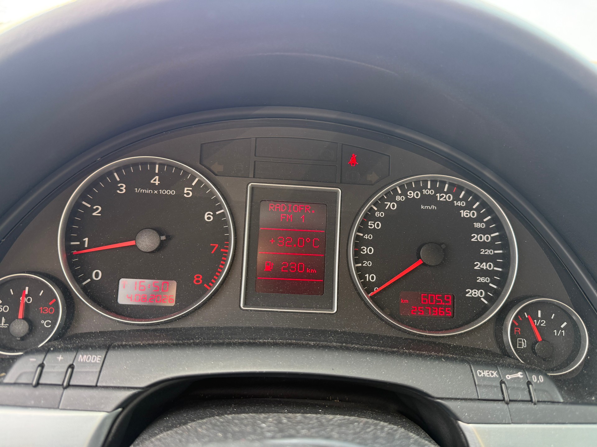 AUDI A4 Avant 2.0 Turbo FSI-image-7