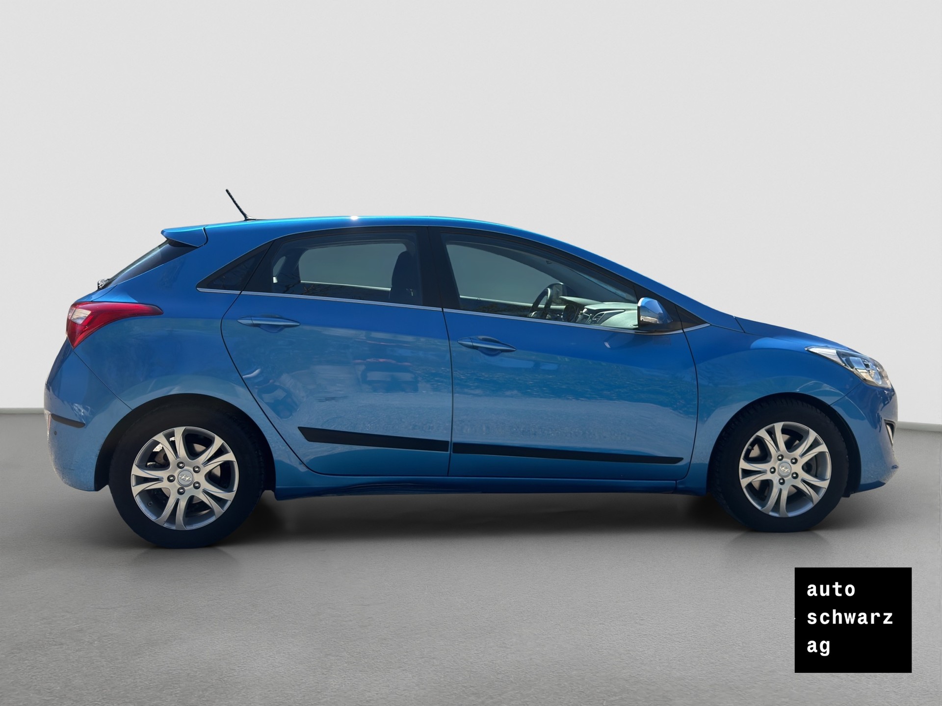 HYUNDAI i30 1.6 CRDi Amplia Automatic DCT-showroom-element-3