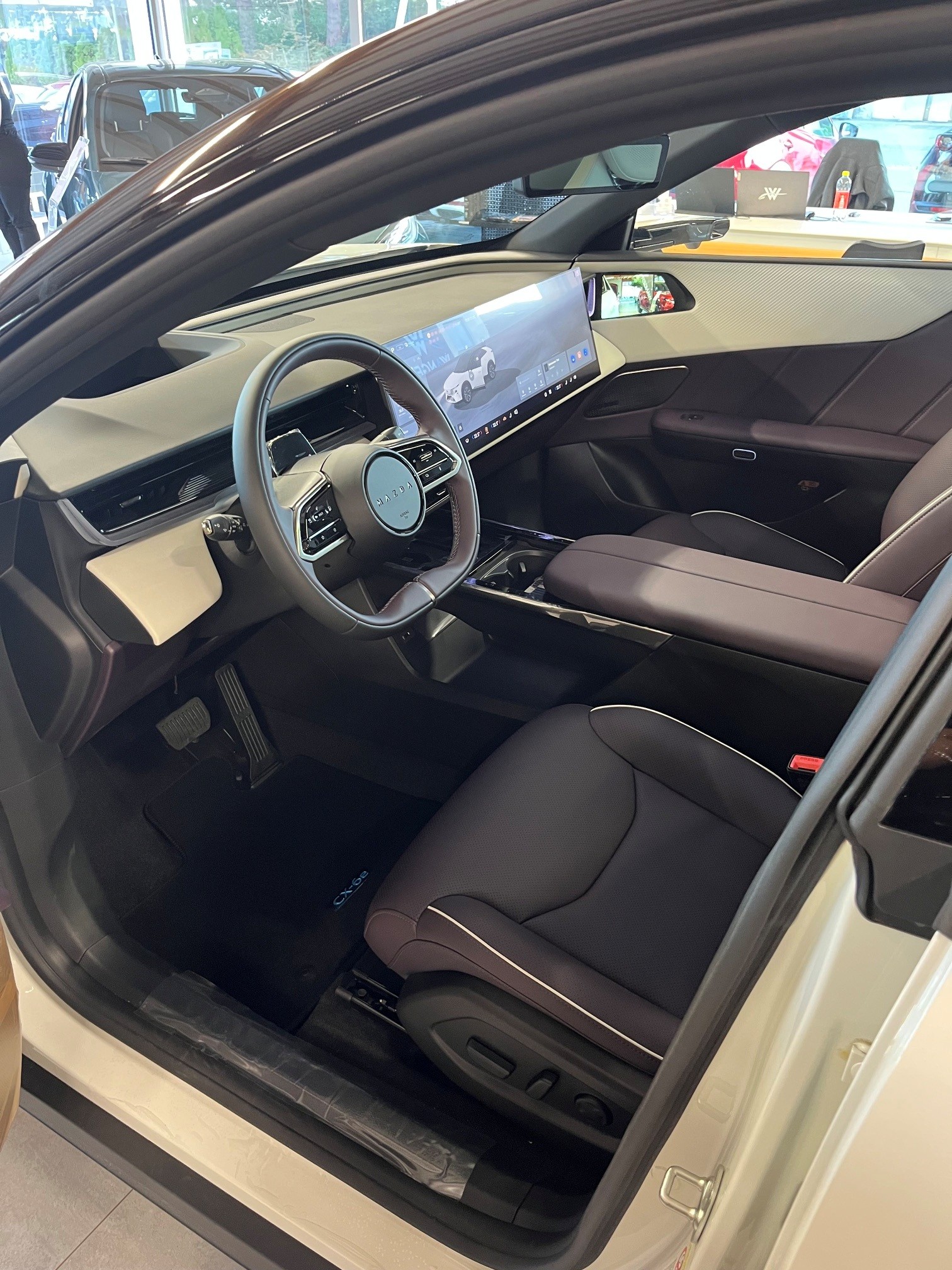 MAZDA CX-6e-image-6