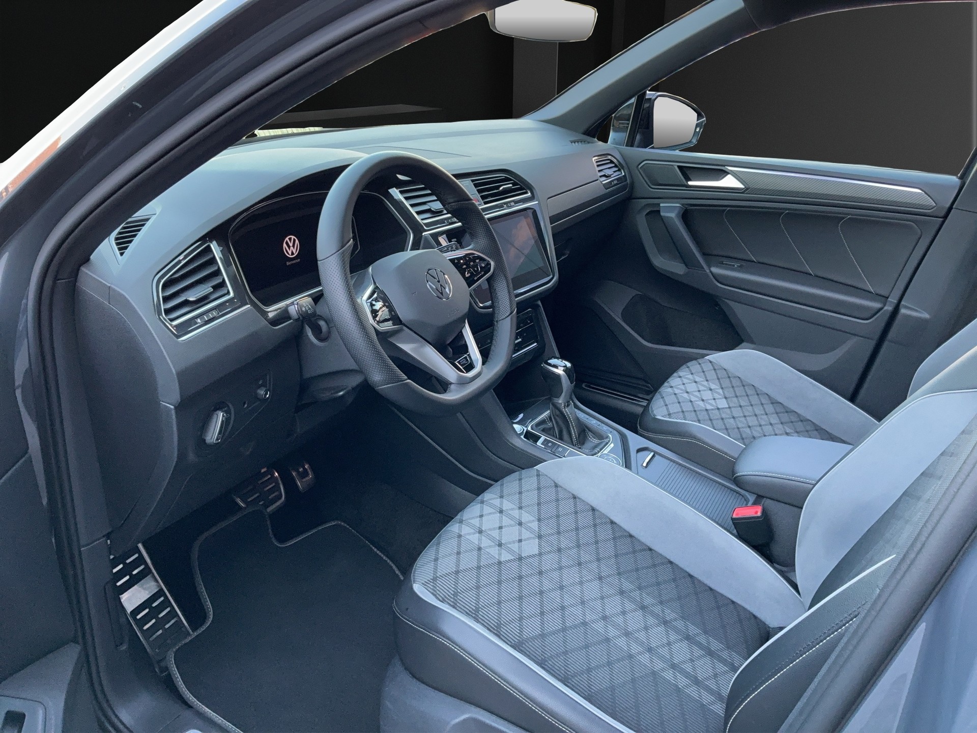 VW Tiguan 2.0TSI R-Line 4Motion DSG-image-9